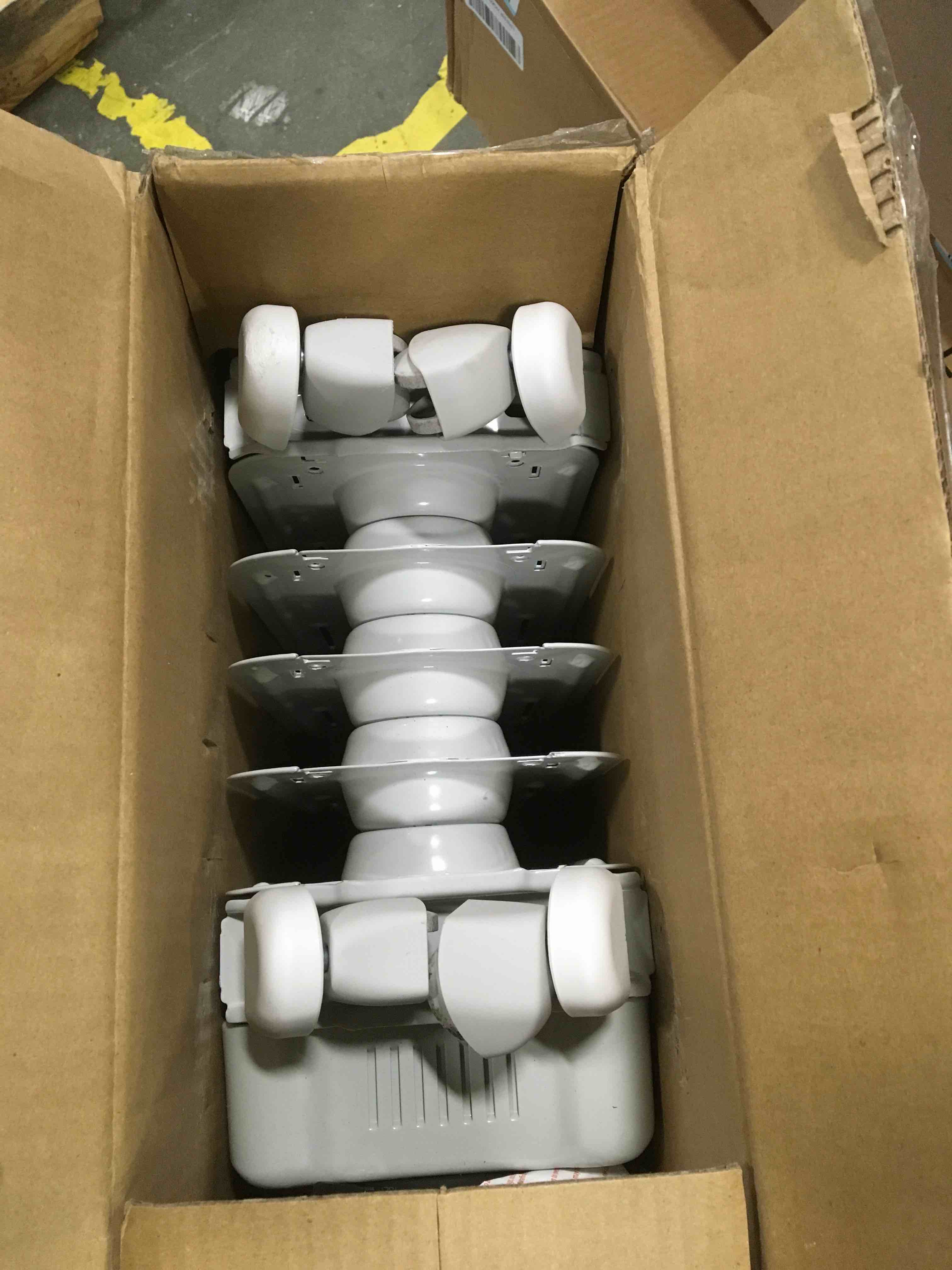 https://s3.amazonaws.com/lotting-images-prod/bidfta/BLU5852751_1703778349401.jpeg