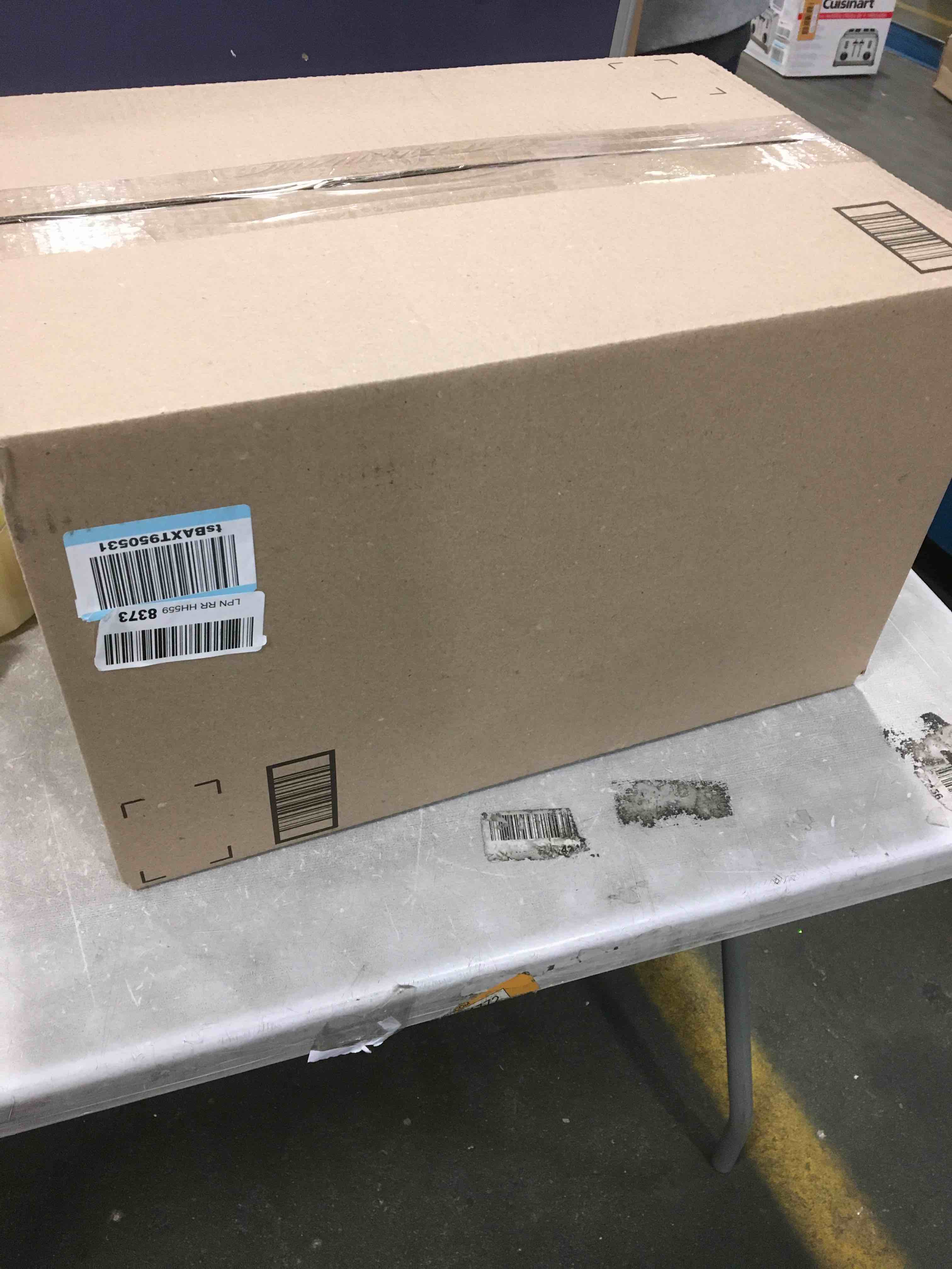 https://s3.amazonaws.com/lotting-images-prod/bidfta/BLU5852752_1703778526697.jpeg