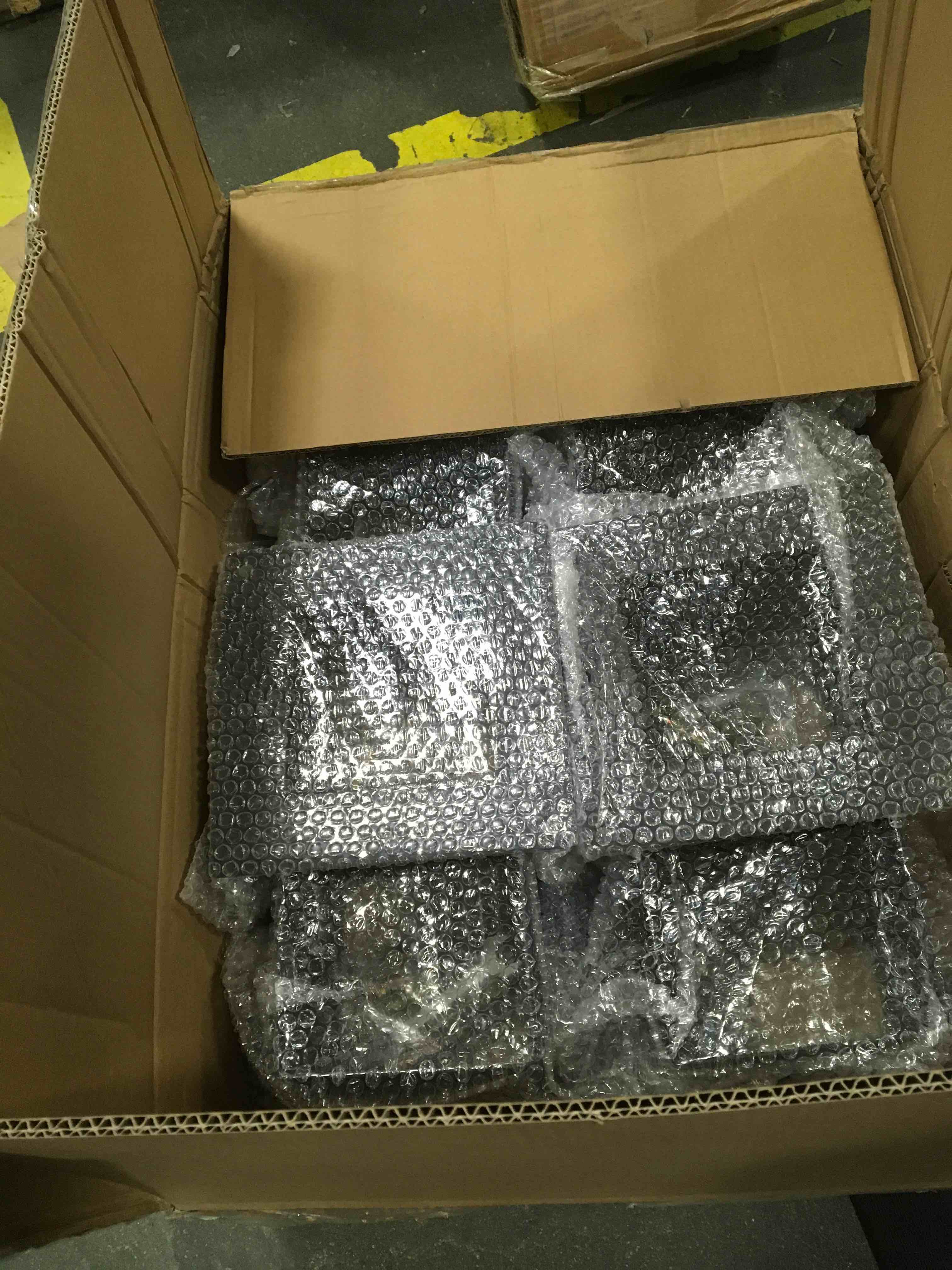 https://s3.amazonaws.com/lotting-images-prod/bidfta/BLU5852789_1703783184642.jpeg