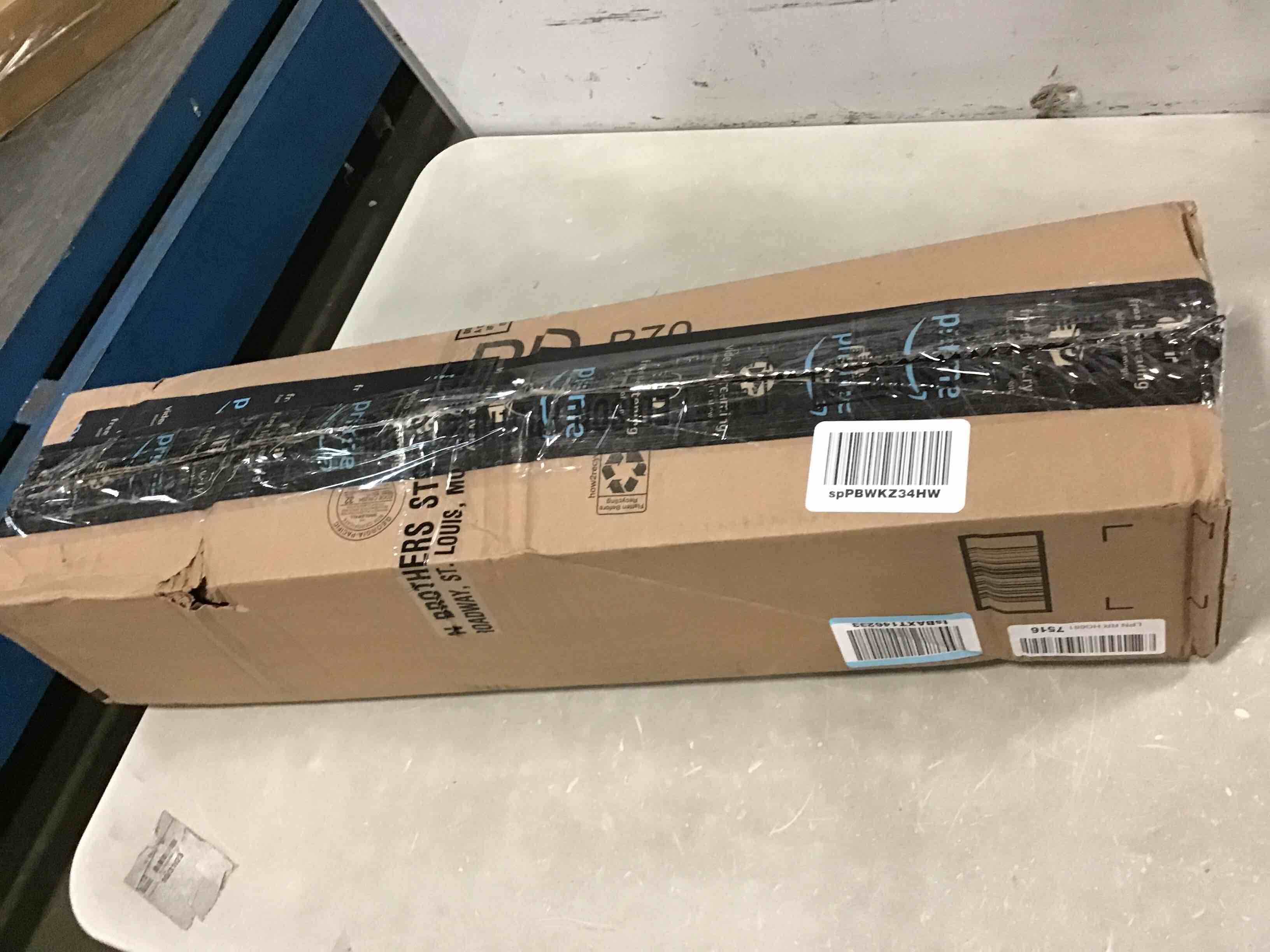 https://s3.amazonaws.com/lotting-images-prod/bidfta/BLU5852940_1703858001717.jpeg