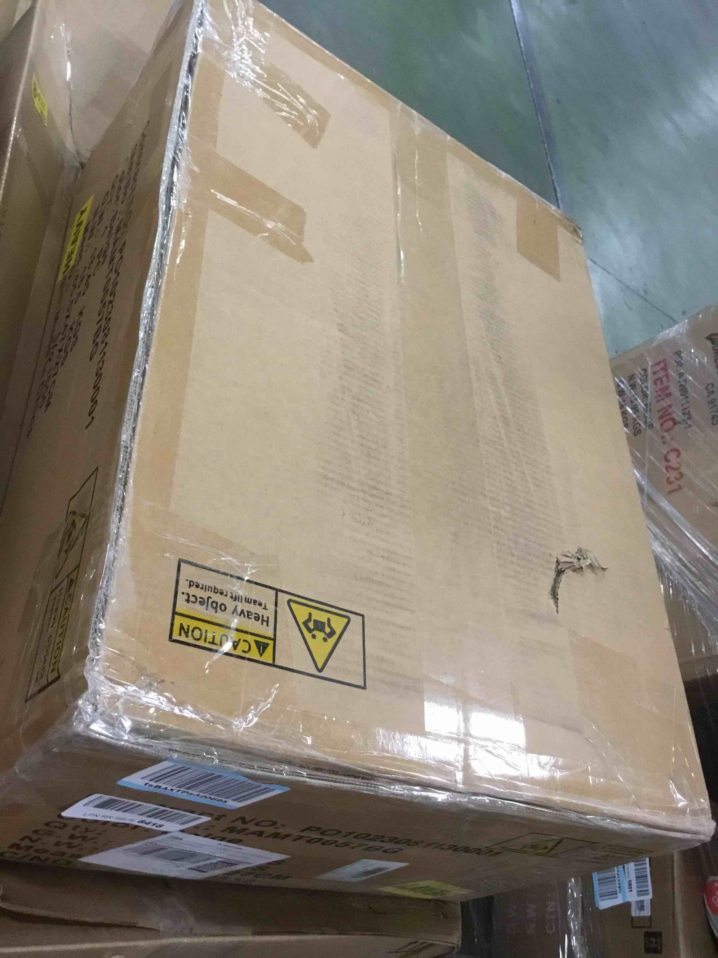 https://s3.amazonaws.com/lotting-images-prod/bidfta/BLU5852992_1703866683999.jpeg