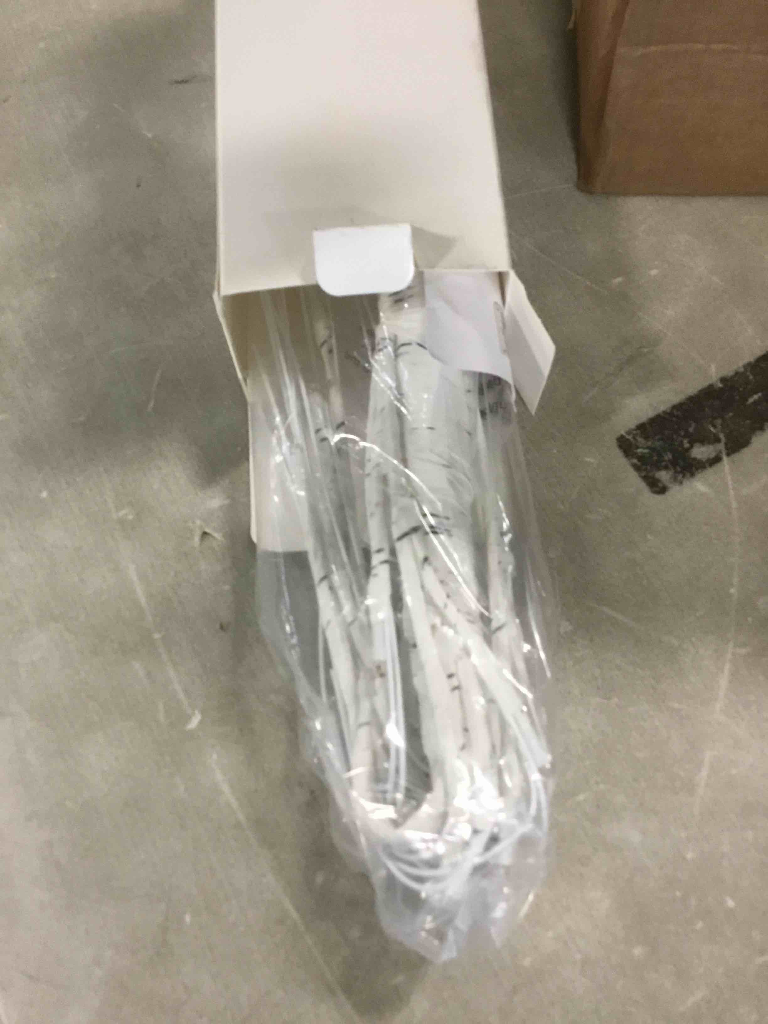 https://s3.amazonaws.com/lotting-images-prod/bidfta/BLU5853299_1704293351743.jpeg