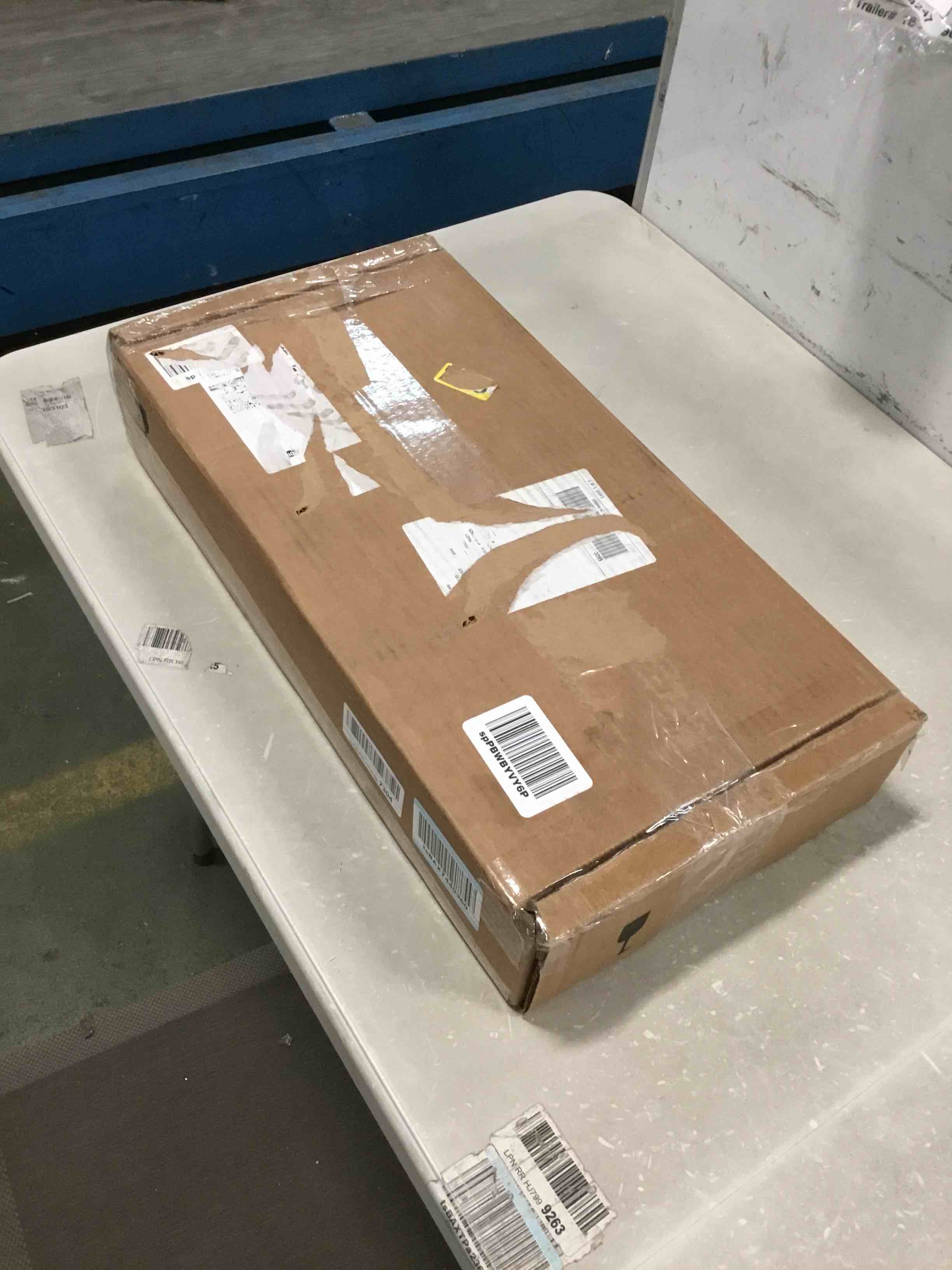 https://s3.amazonaws.com/lotting-images-prod/bidfta/BLU5853805_1703609651564.jpeg