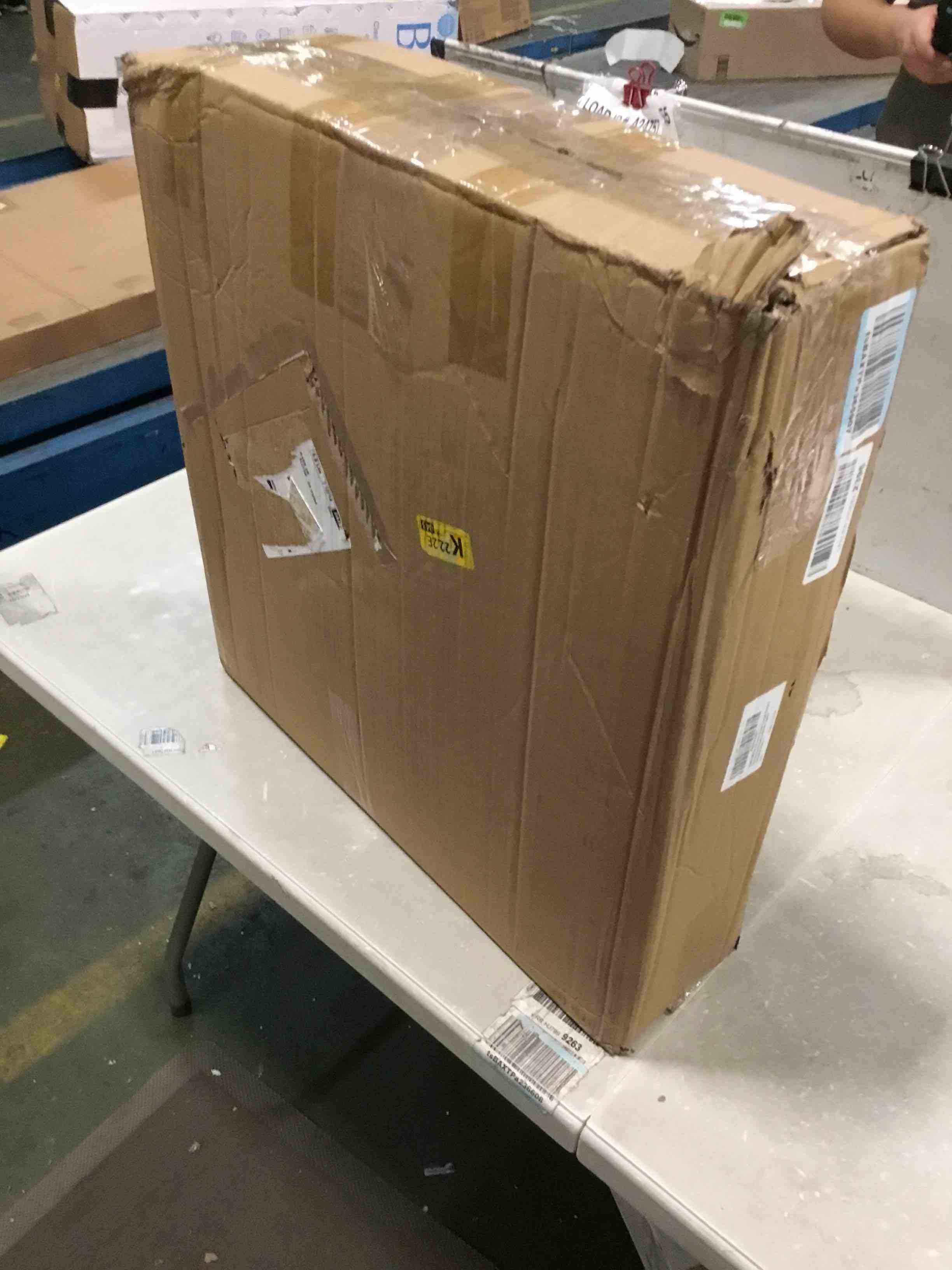 https://s3.amazonaws.com/lotting-images-prod/bidfta/BLU5853900_1703624852889.jpeg
