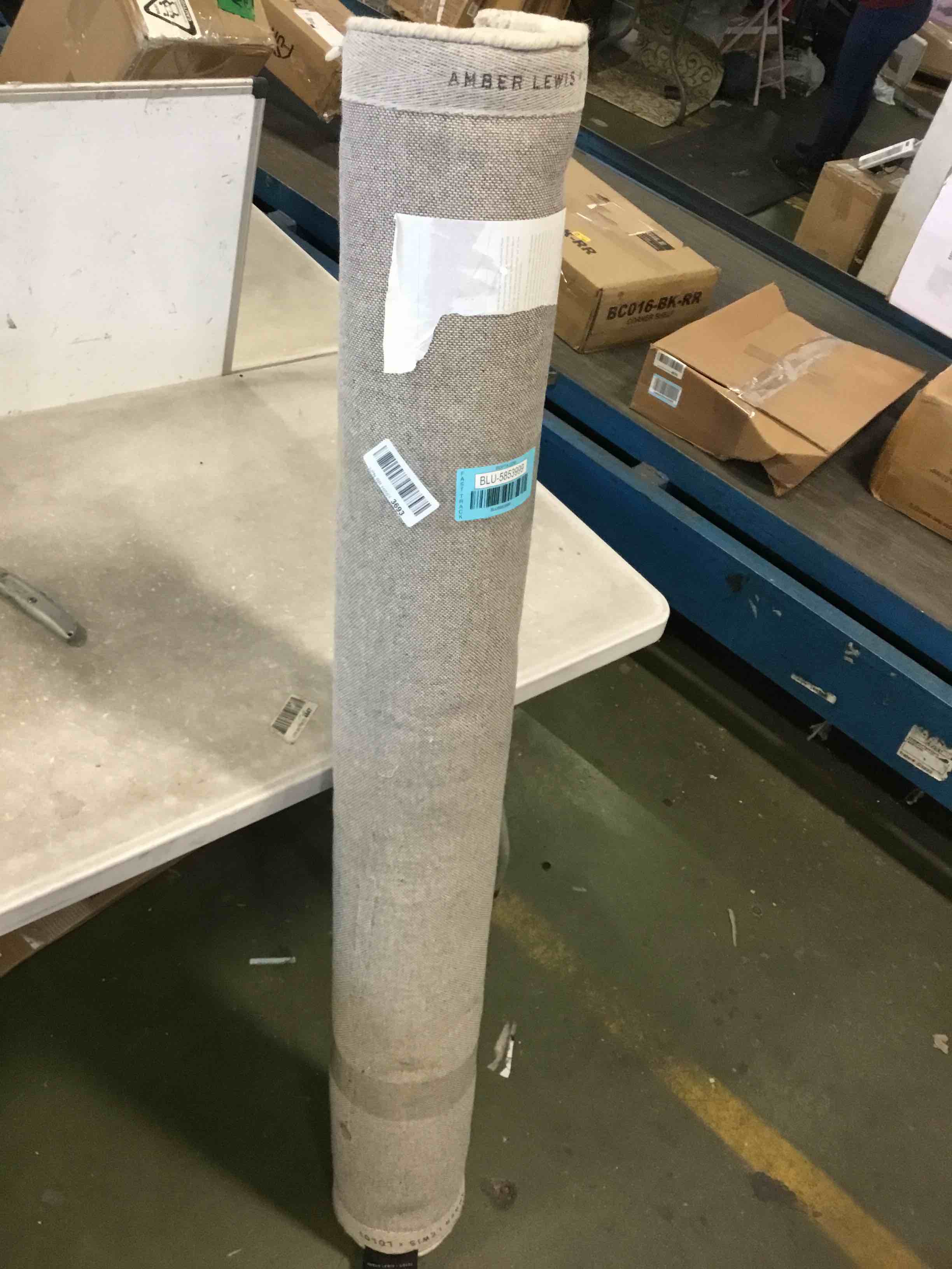 https://s3.amazonaws.com/lotting-images-prod/bidfta/BLU5853999_1703694350601.jpeg