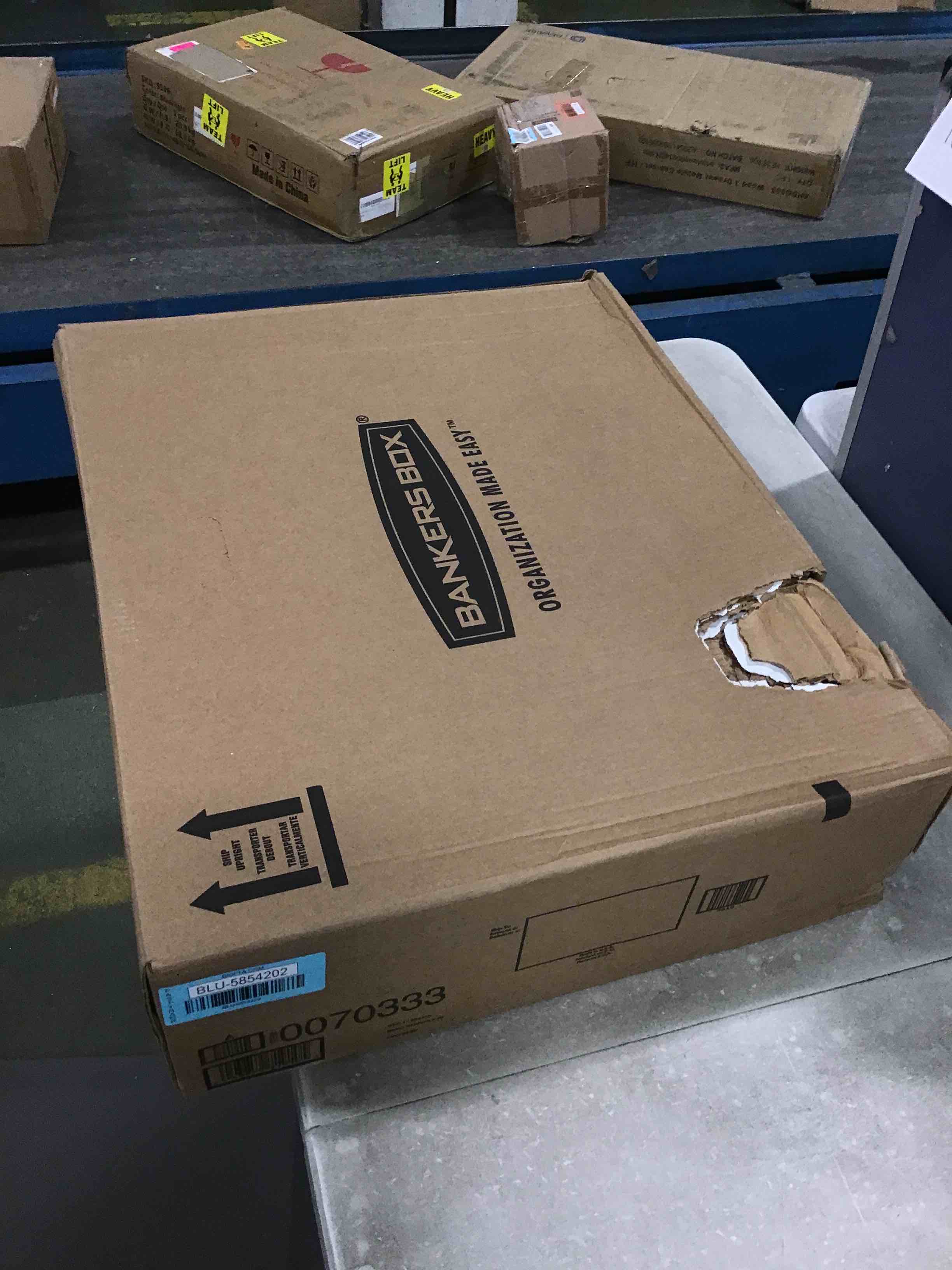 https://s3.amazonaws.com/lotting-images-prod/bidfta/BLU5854202_1703773294818.jpeg