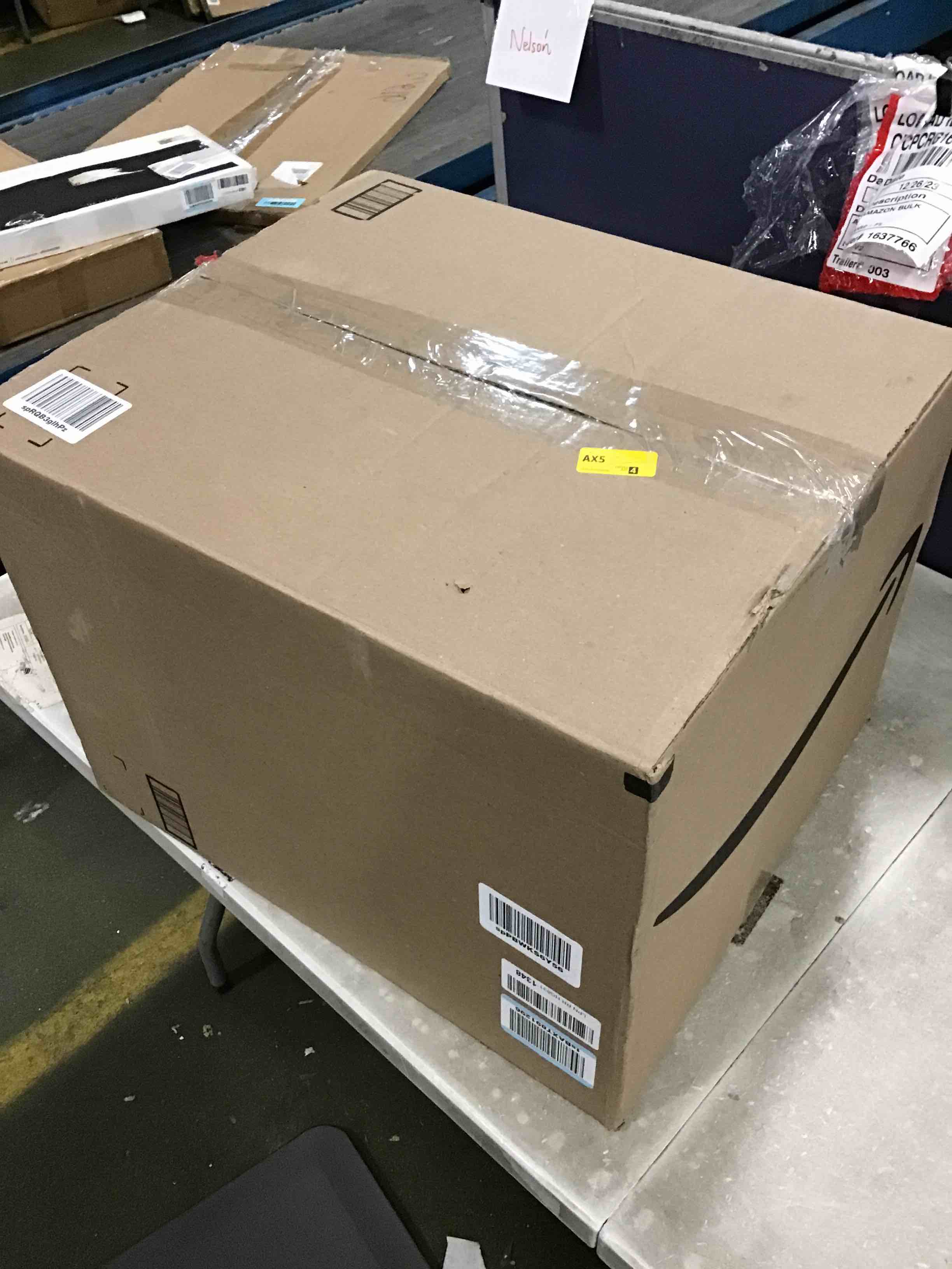 https://s3.amazonaws.com/lotting-images-prod/bidfta/BLU5854279_1703783141222.jpeg