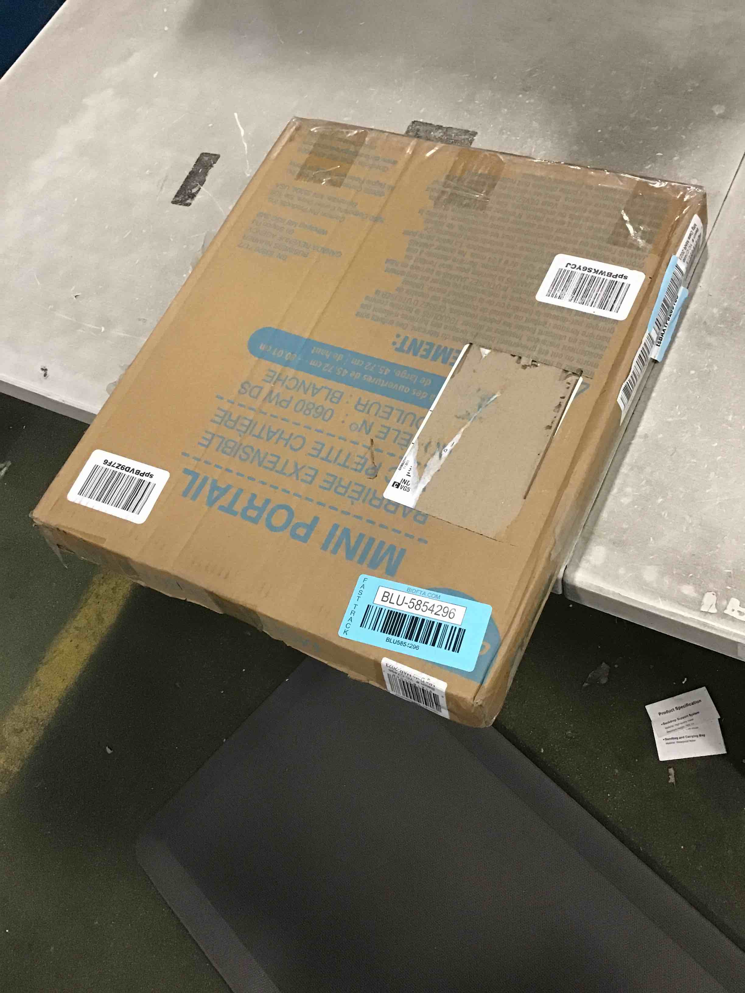 https://s3.amazonaws.com/lotting-images-prod/bidfta/BLU5854296_1703784390625.jpeg