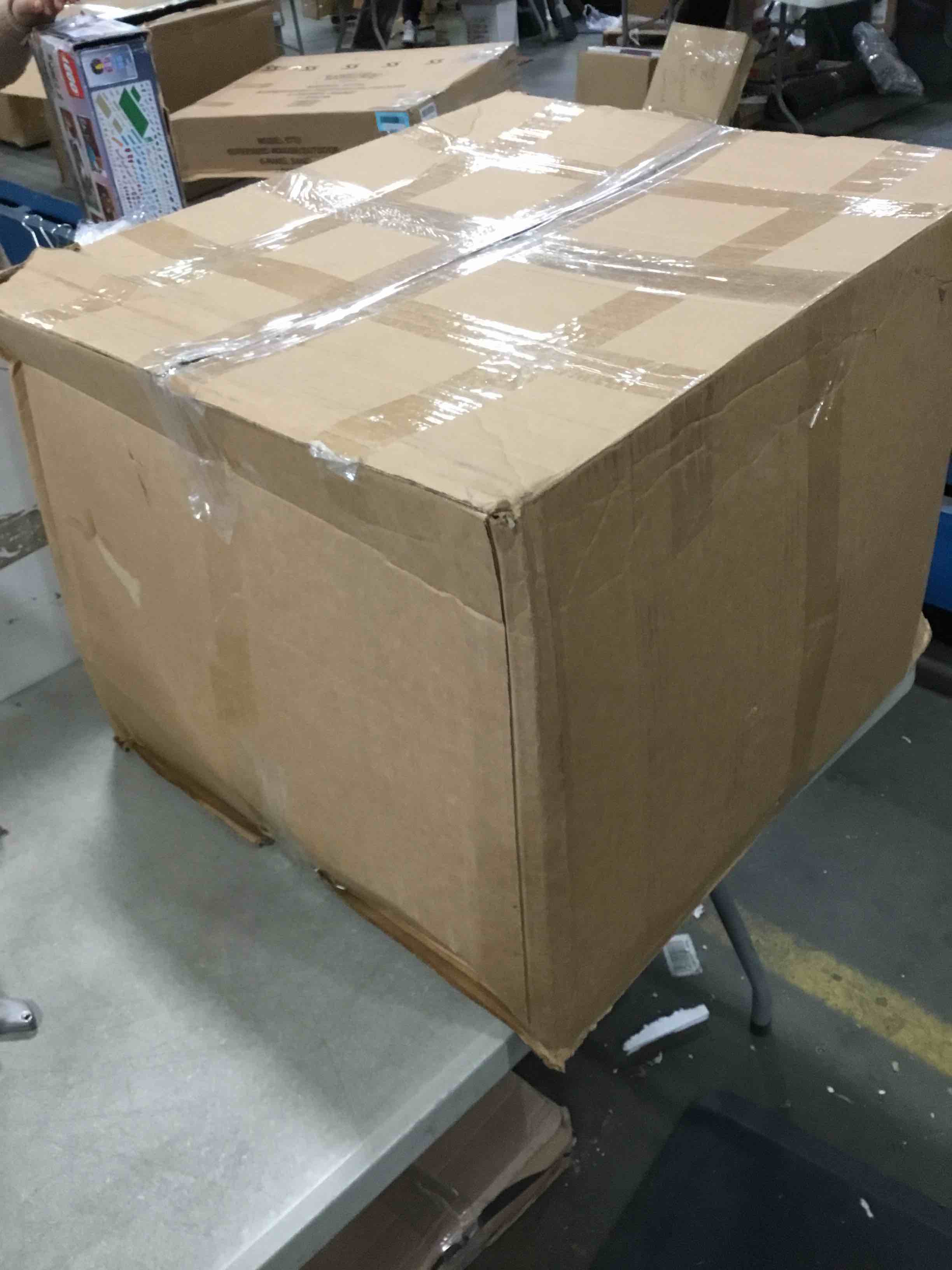 https://s3.amazonaws.com/lotting-images-prod/bidfta/BLU5854547_1703877049769.jpeg