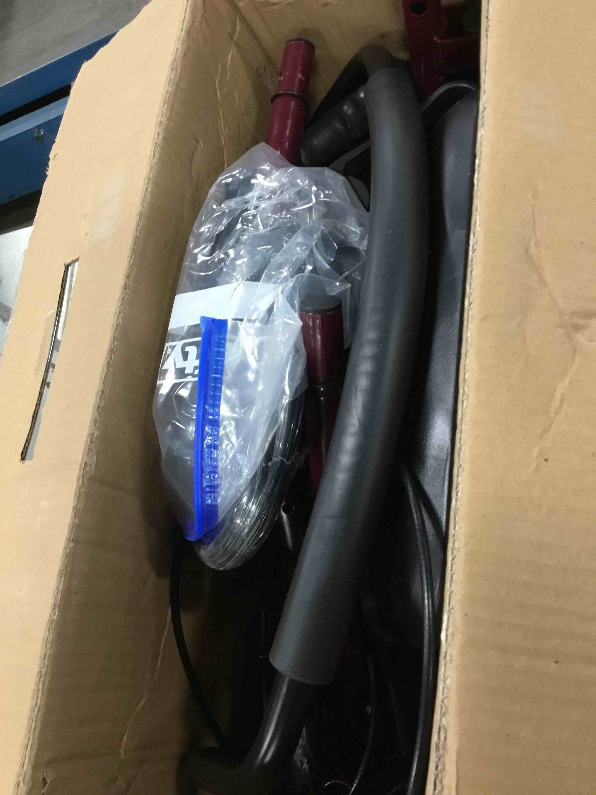 https://s3.amazonaws.com/lotting-images-prod/bidfta/BLU5854565_1703878884977.jpeg