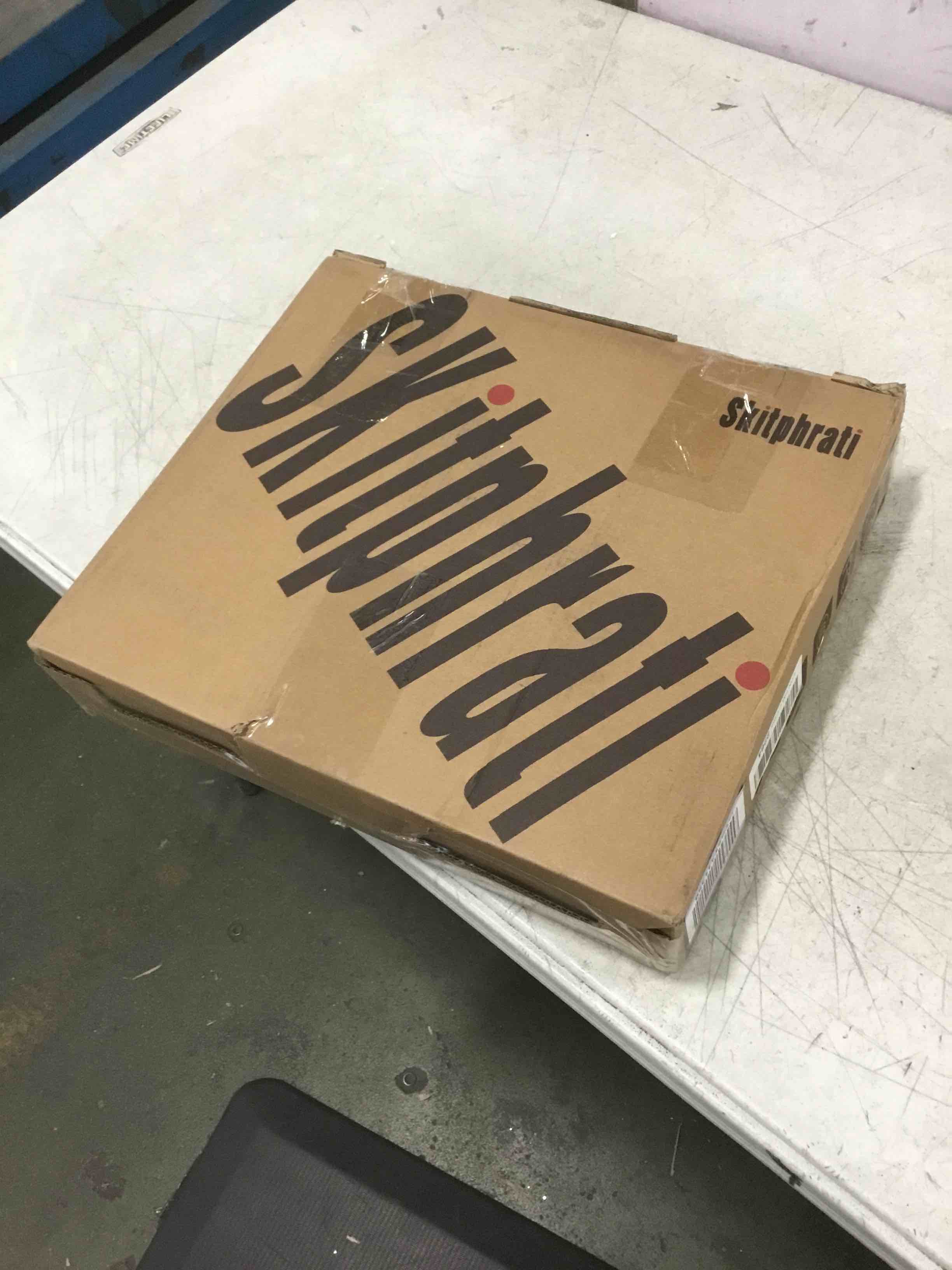 https://s3.amazonaws.com/lotting-images-prod/bidfta/BLU5854646_1703947330553.jpeg
