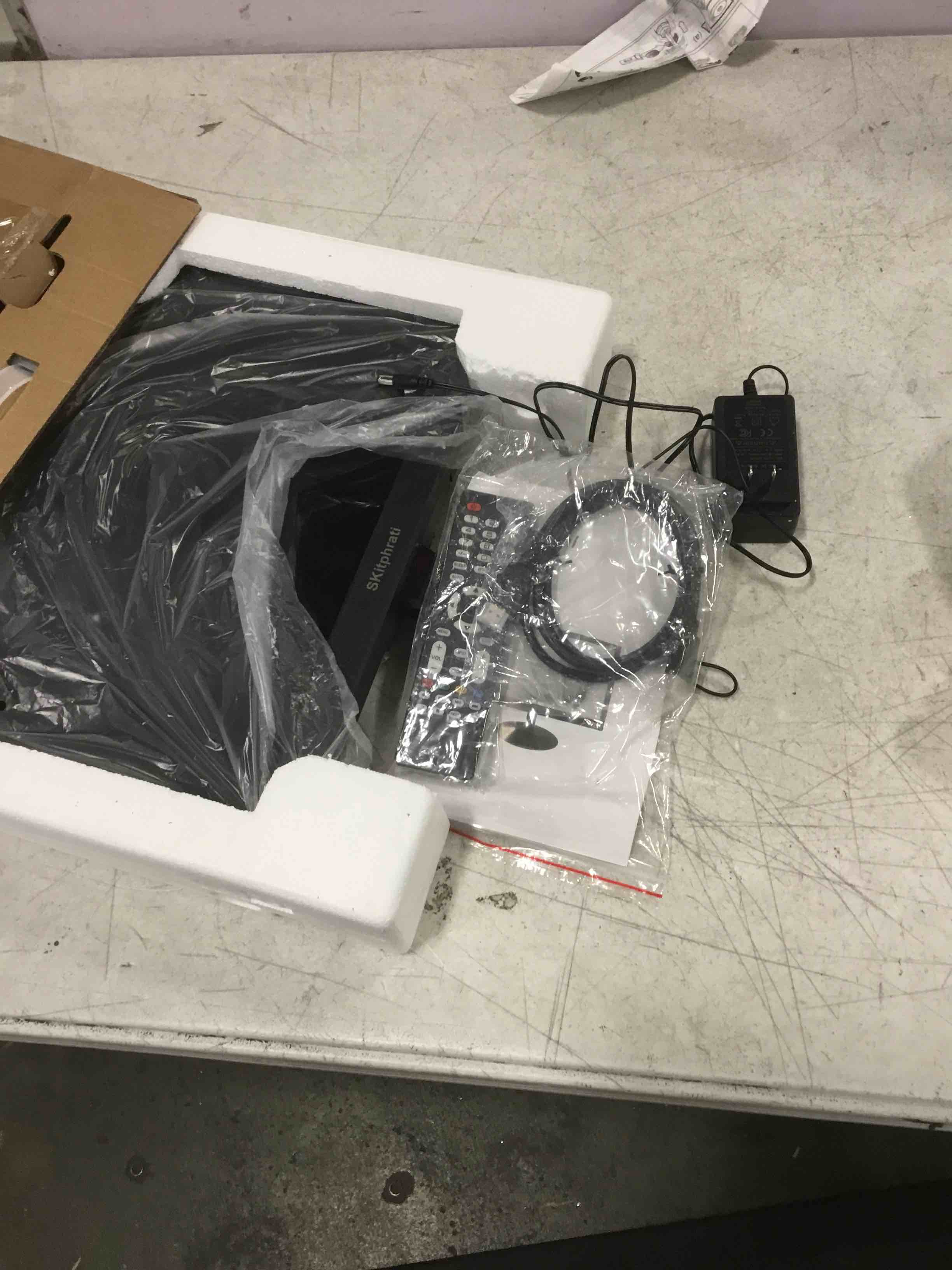 https://s3.amazonaws.com/lotting-images-prod/bidfta/BLU5854646_1703947490894.jpeg