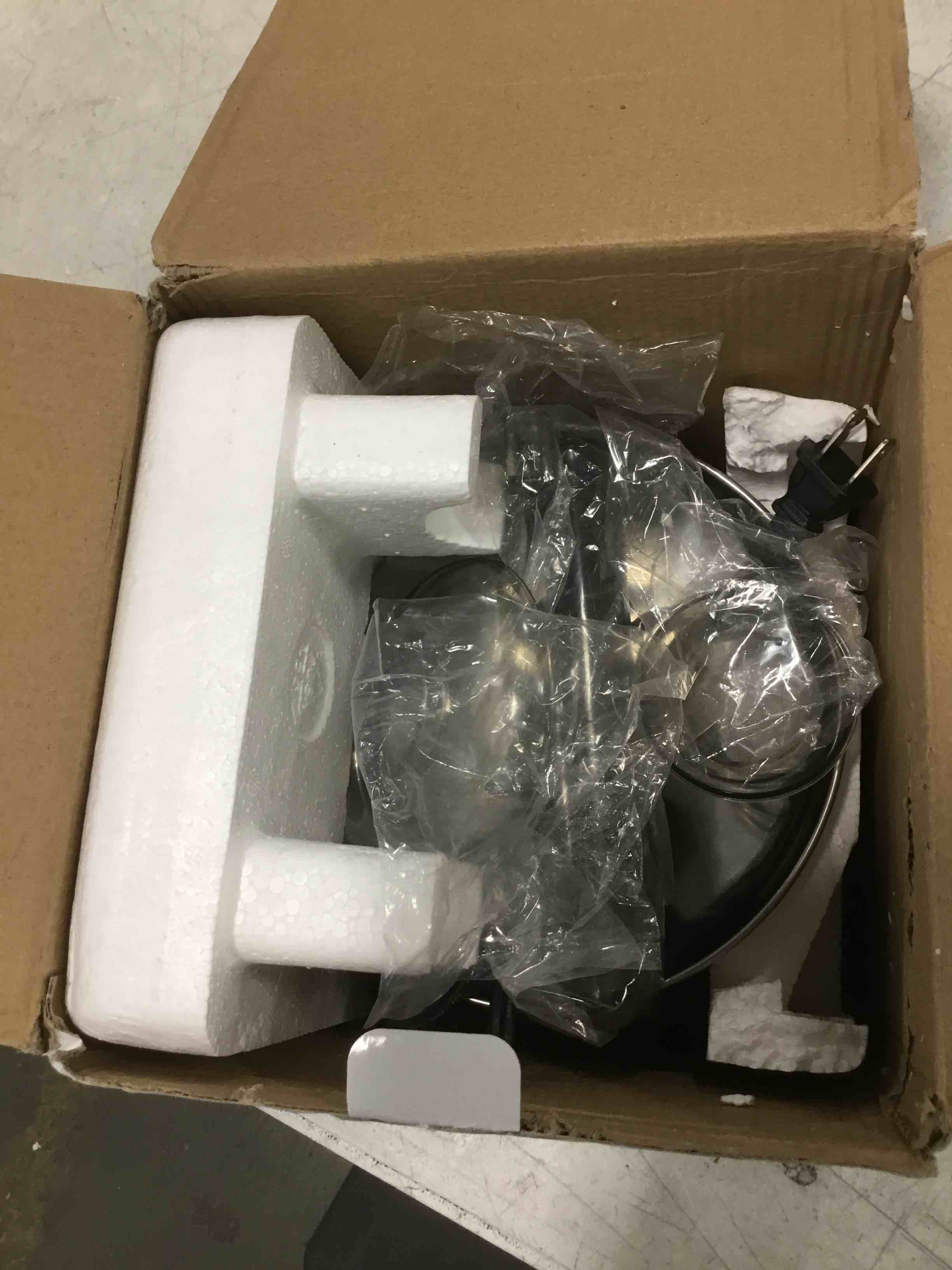 https://s3.amazonaws.com/lotting-images-prod/bidfta/BLU5854754_1703965733334.jpeg