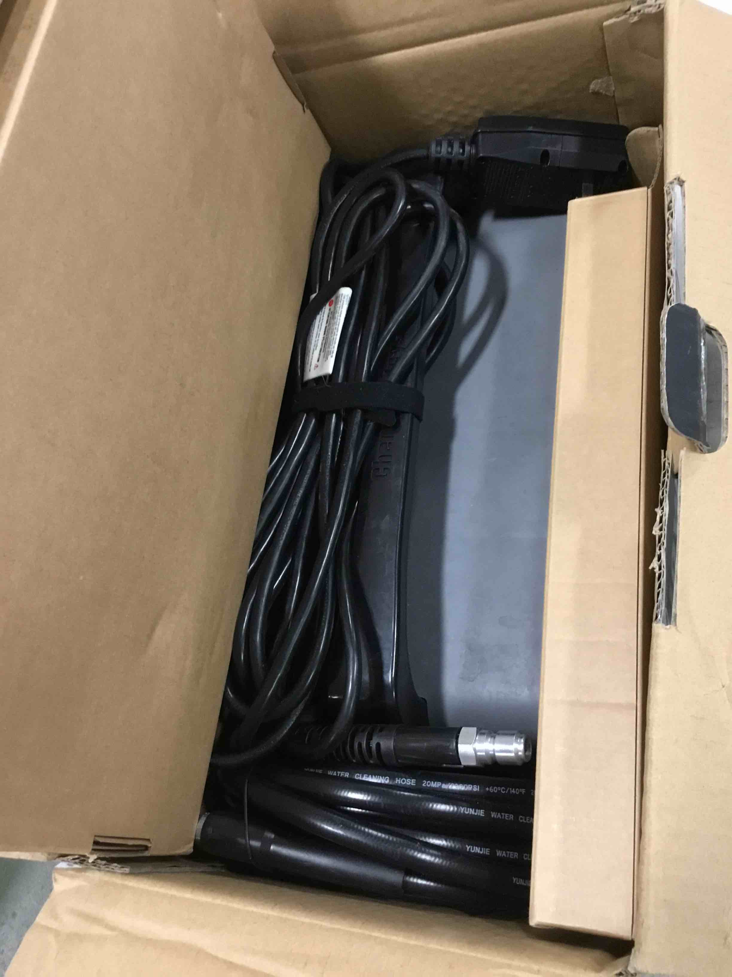 https://s3.amazonaws.com/lotting-images-prod/bidfta/BLU5854778_1703969273804.jpeg