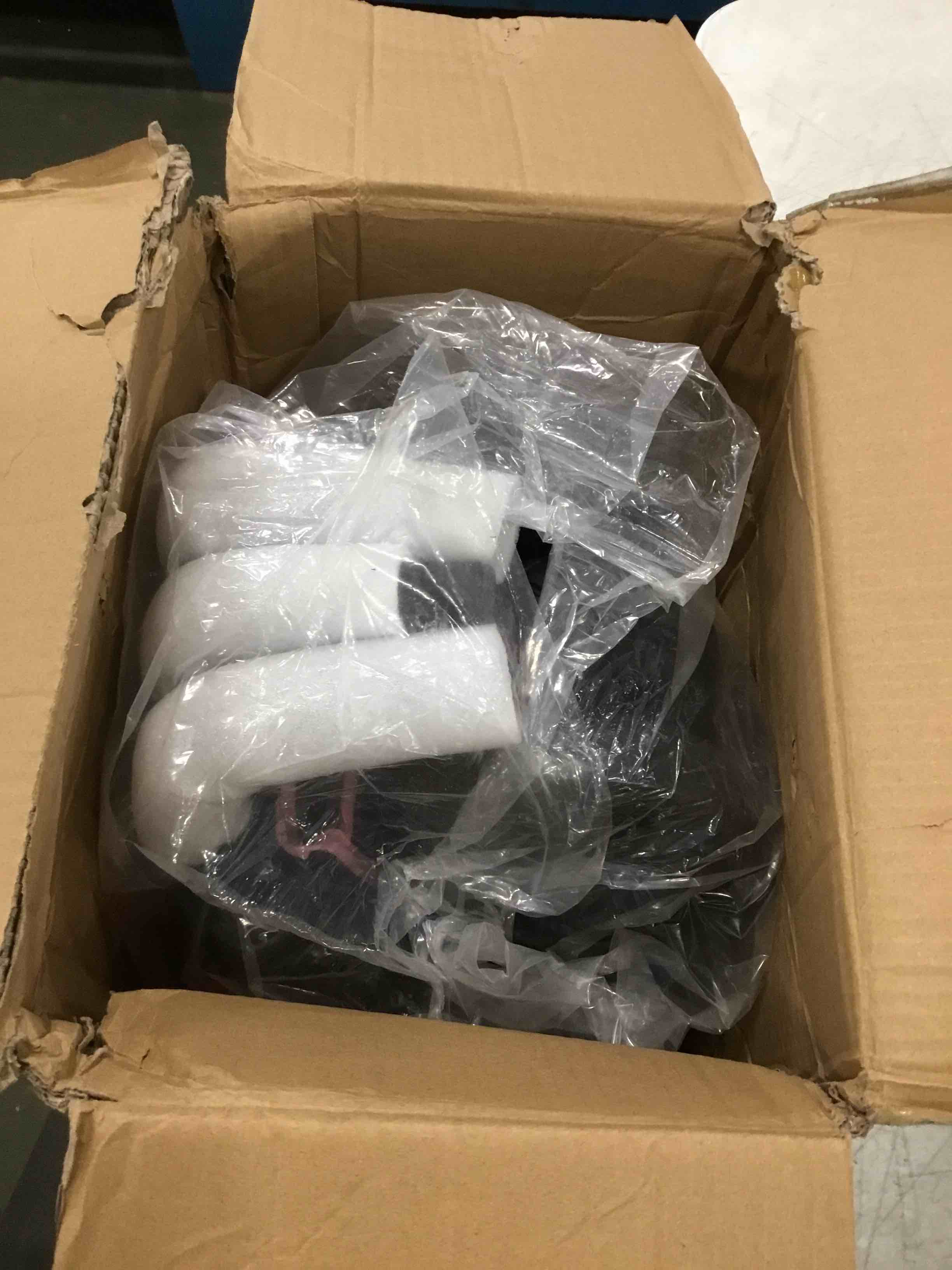 https://s3.amazonaws.com/lotting-images-prod/bidfta/BLU5854914_1704211153560.jpeg