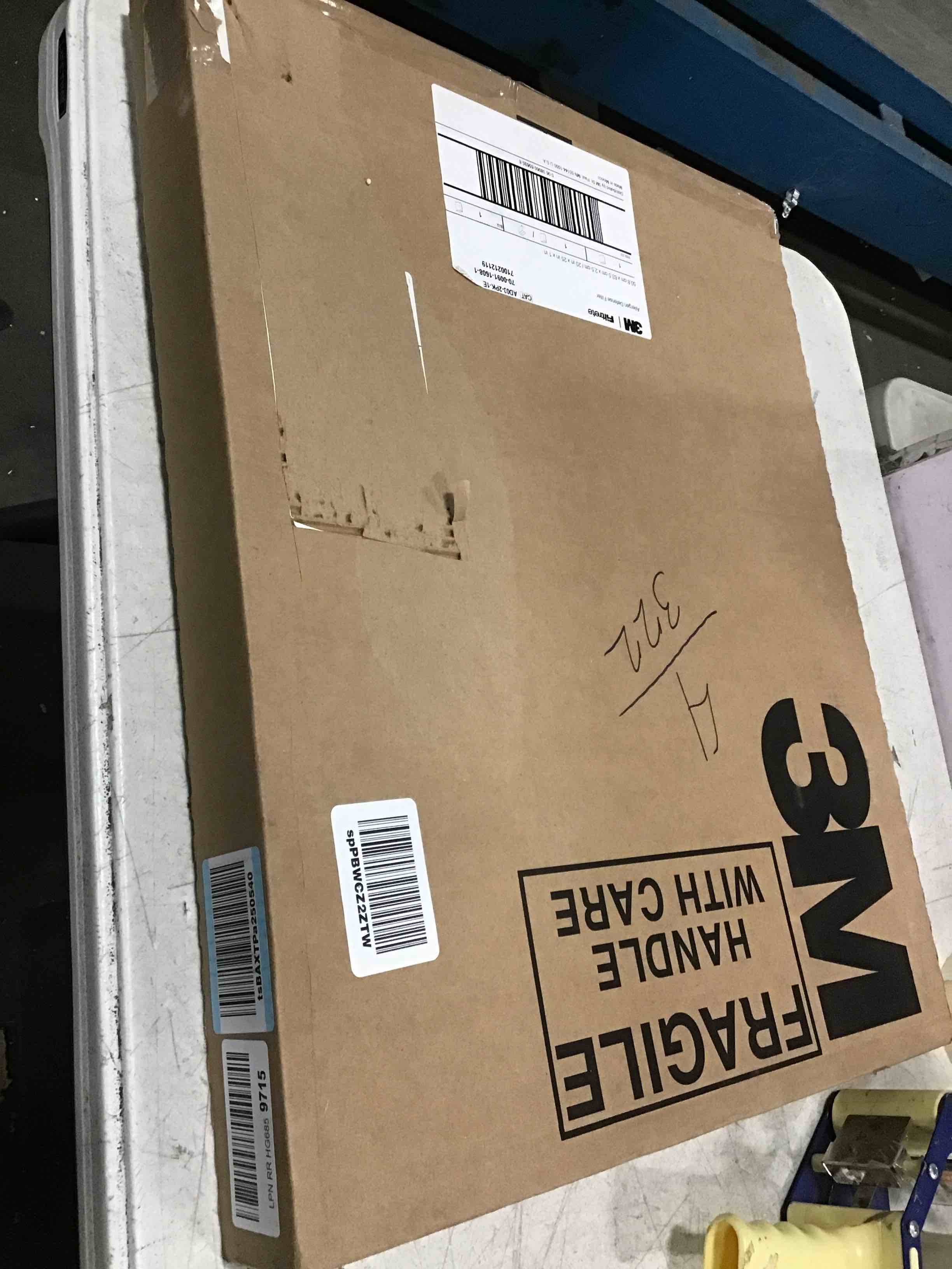 https://s3.amazonaws.com/lotting-images-prod/bidfta/BLU5855235_1703790261989.jpeg