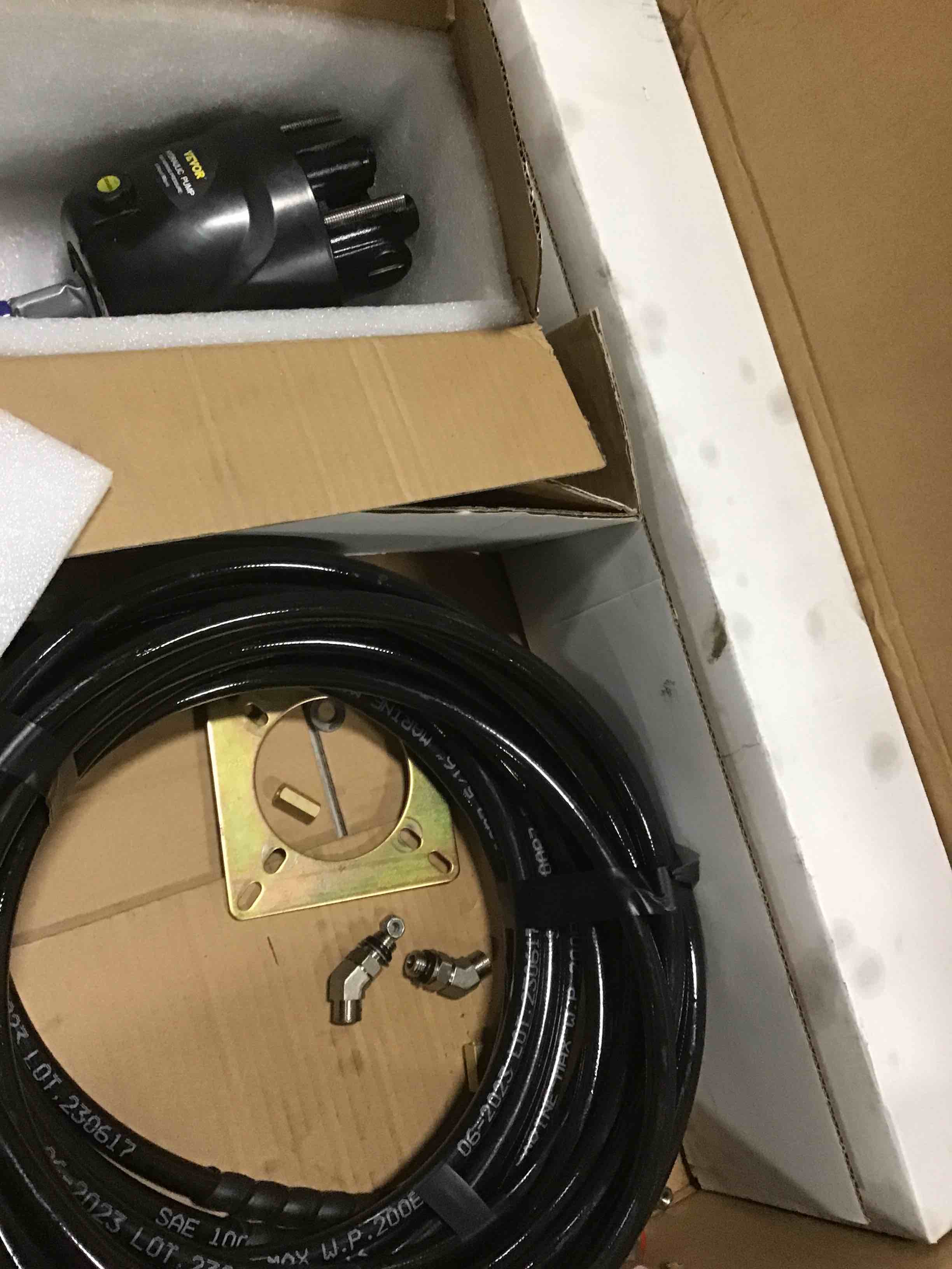 https://s3.amazonaws.com/lotting-images-prod/bidfta/BLU5855289_1703795656986.jpeg