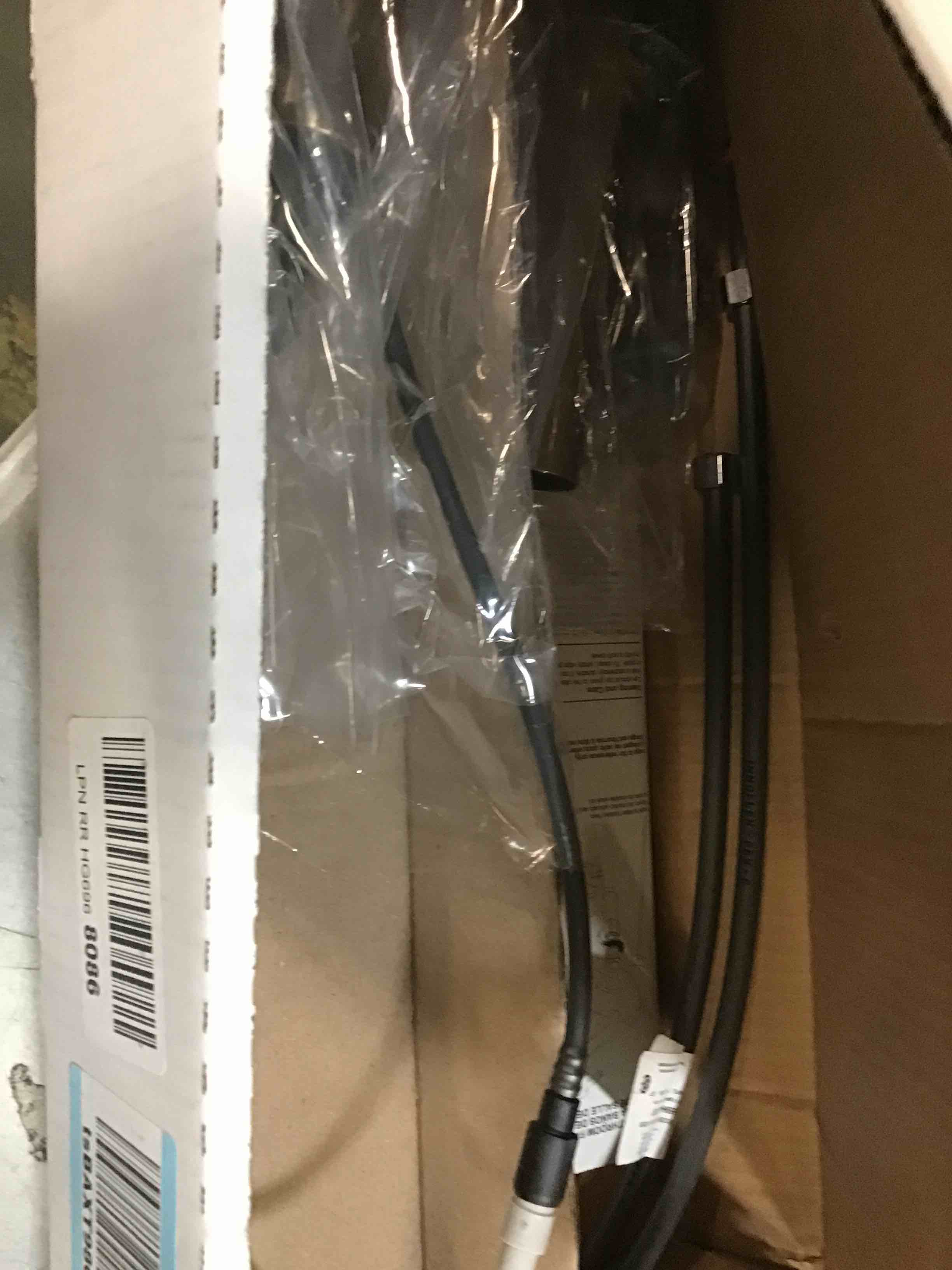 https://s3.amazonaws.com/lotting-images-prod/bidfta/BLU5855319_1703851169180.jpeg