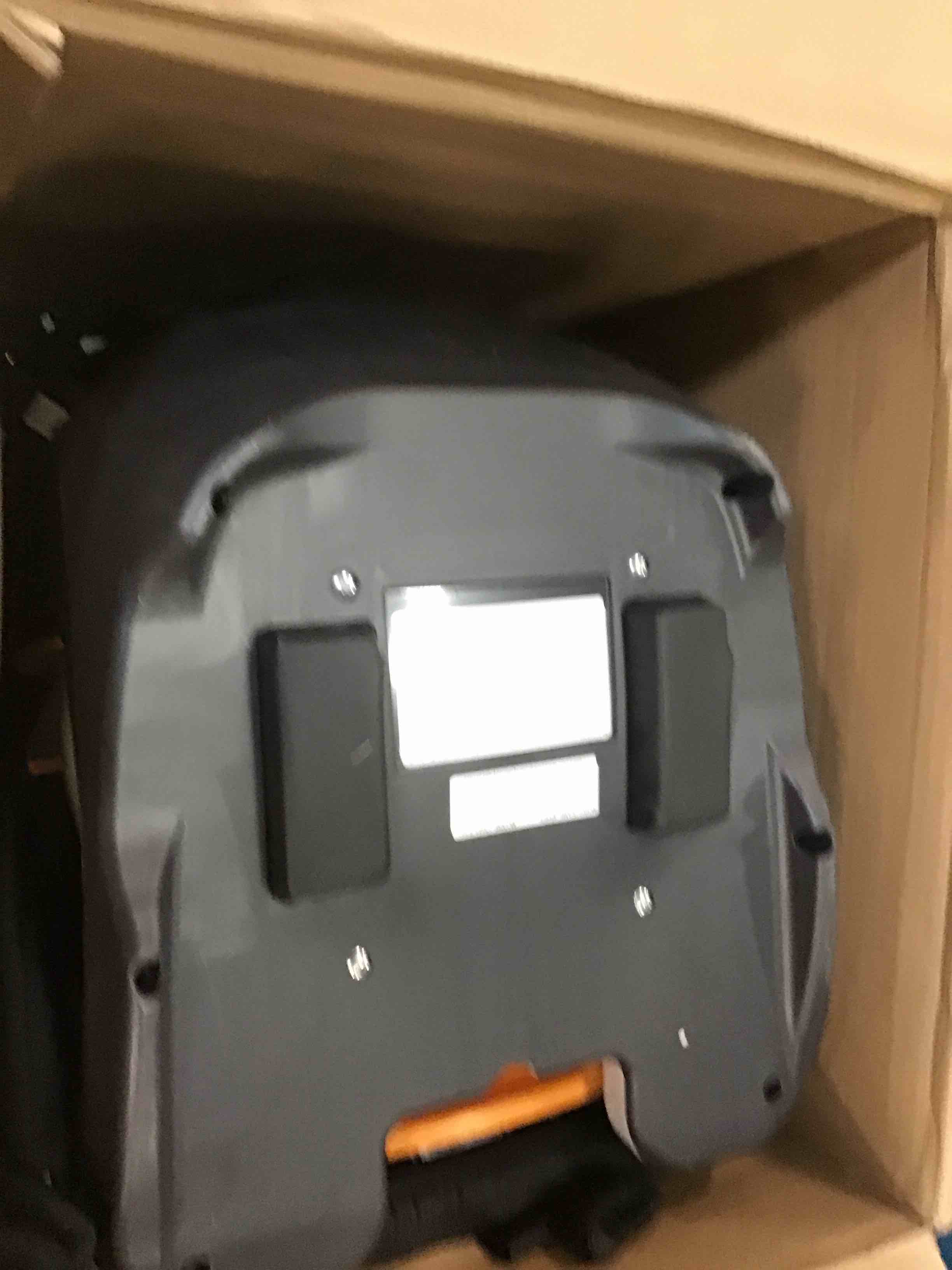 https://s3.amazonaws.com/lotting-images-prod/bidfta/BLU5855350_1703854086072.jpeg