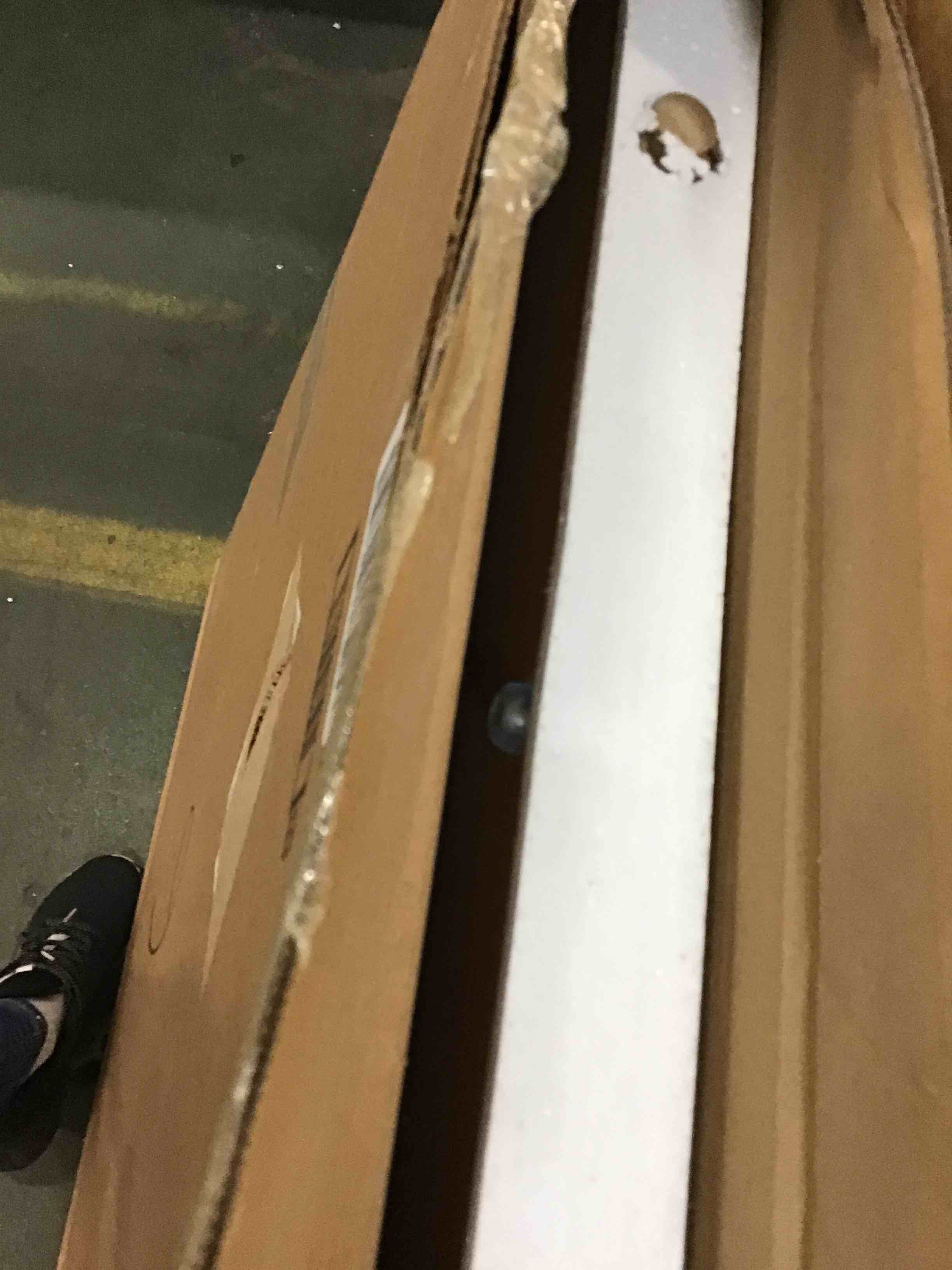 https://s3.amazonaws.com/lotting-images-prod/bidfta/BLU5856026_1703965741298.jpeg