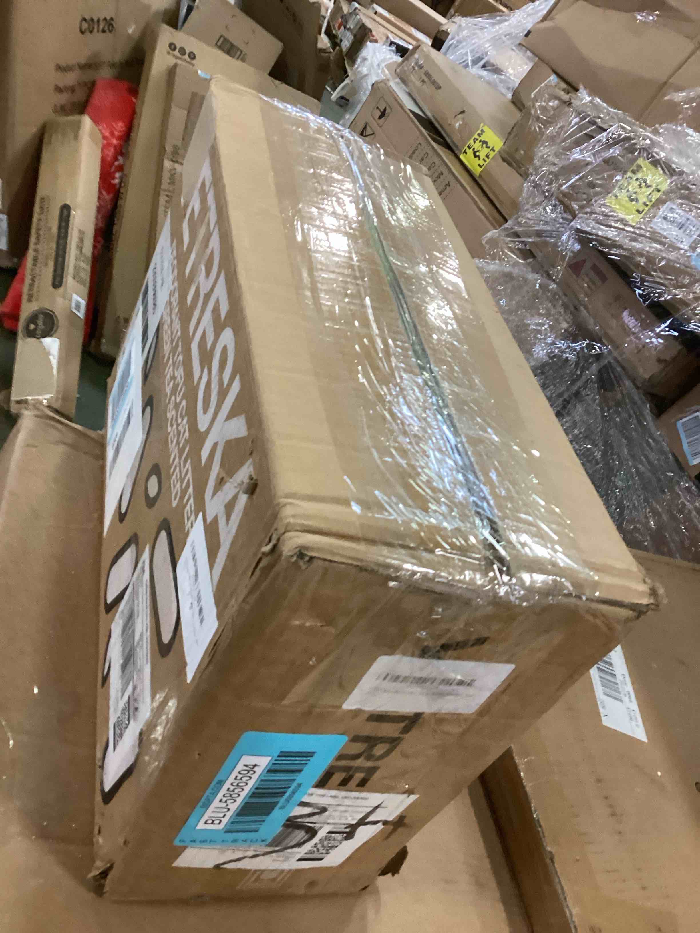 https://s3.amazonaws.com/lotting-images-prod/bidfta/BLU5856594_1704220560667.jpeg