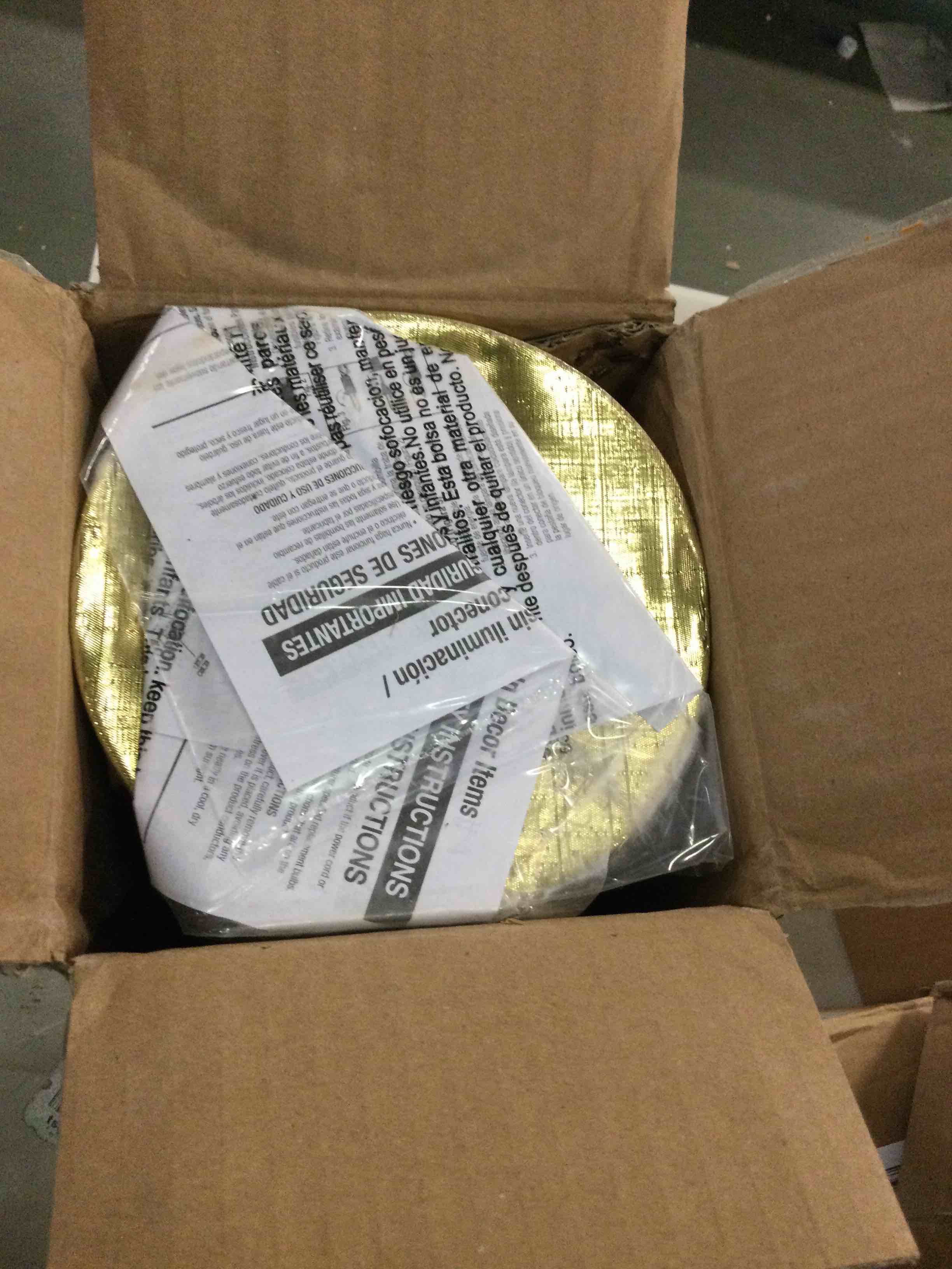 https://s3.amazonaws.com/lotting-images-prod/bidfta/BLU5856673_1704285851572.jpeg