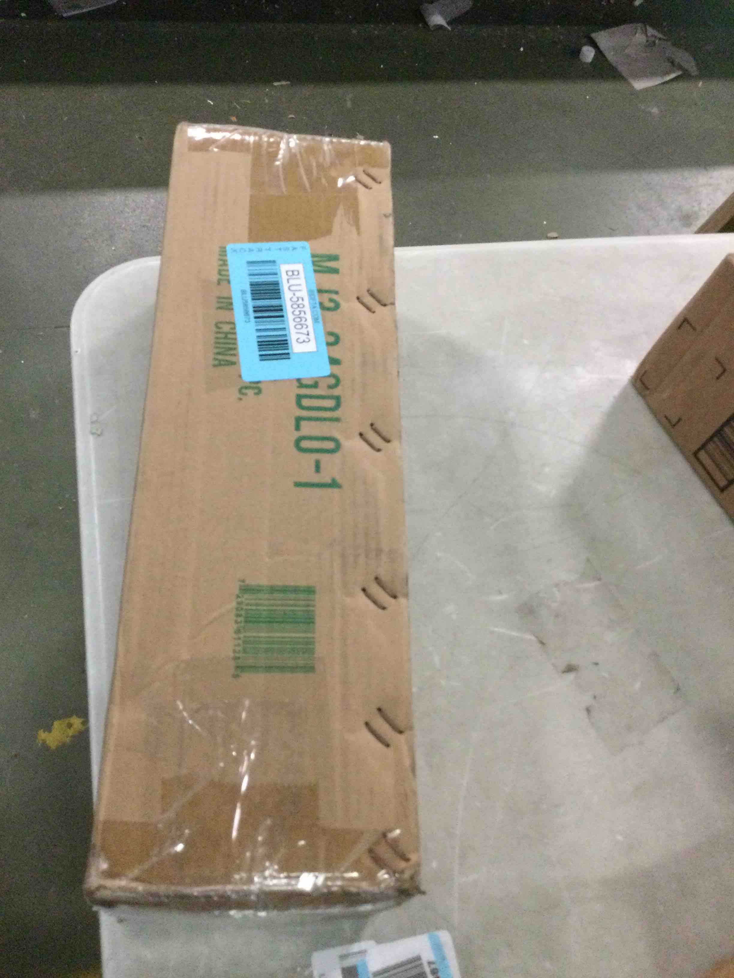 https://s3.amazonaws.com/lotting-images-prod/bidfta/BLU5856673_1704285867031.jpeg