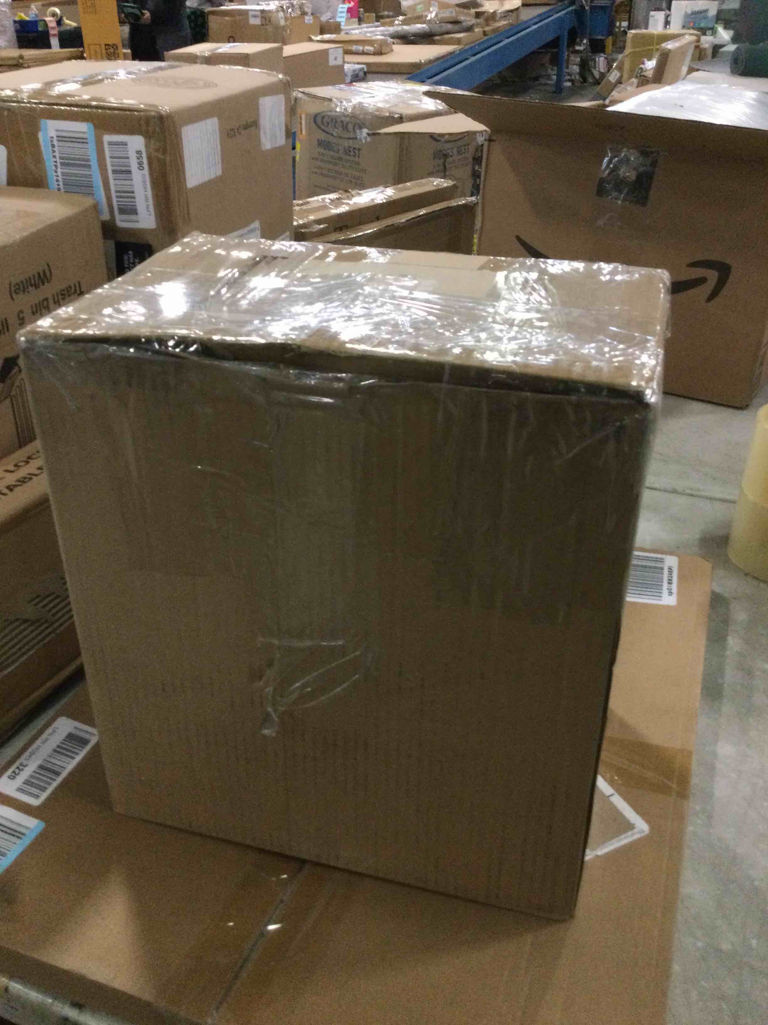 https://s3.amazonaws.com/lotting-images-prod/bidfta/BLU5856706_1704288792787.jpeg