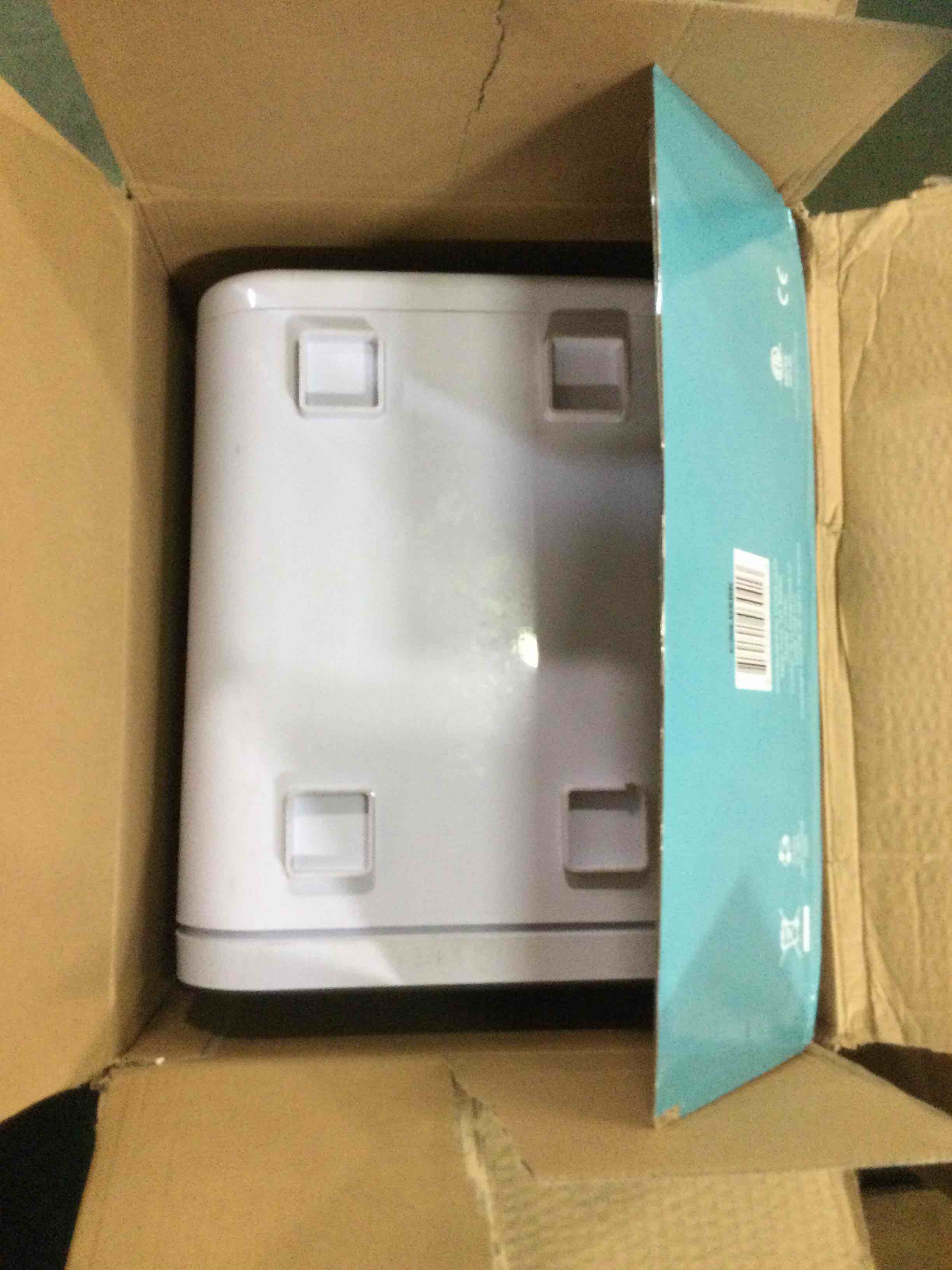 https://s3.amazonaws.com/lotting-images-prod/bidfta/BLU5856742_1704291490722.jpeg