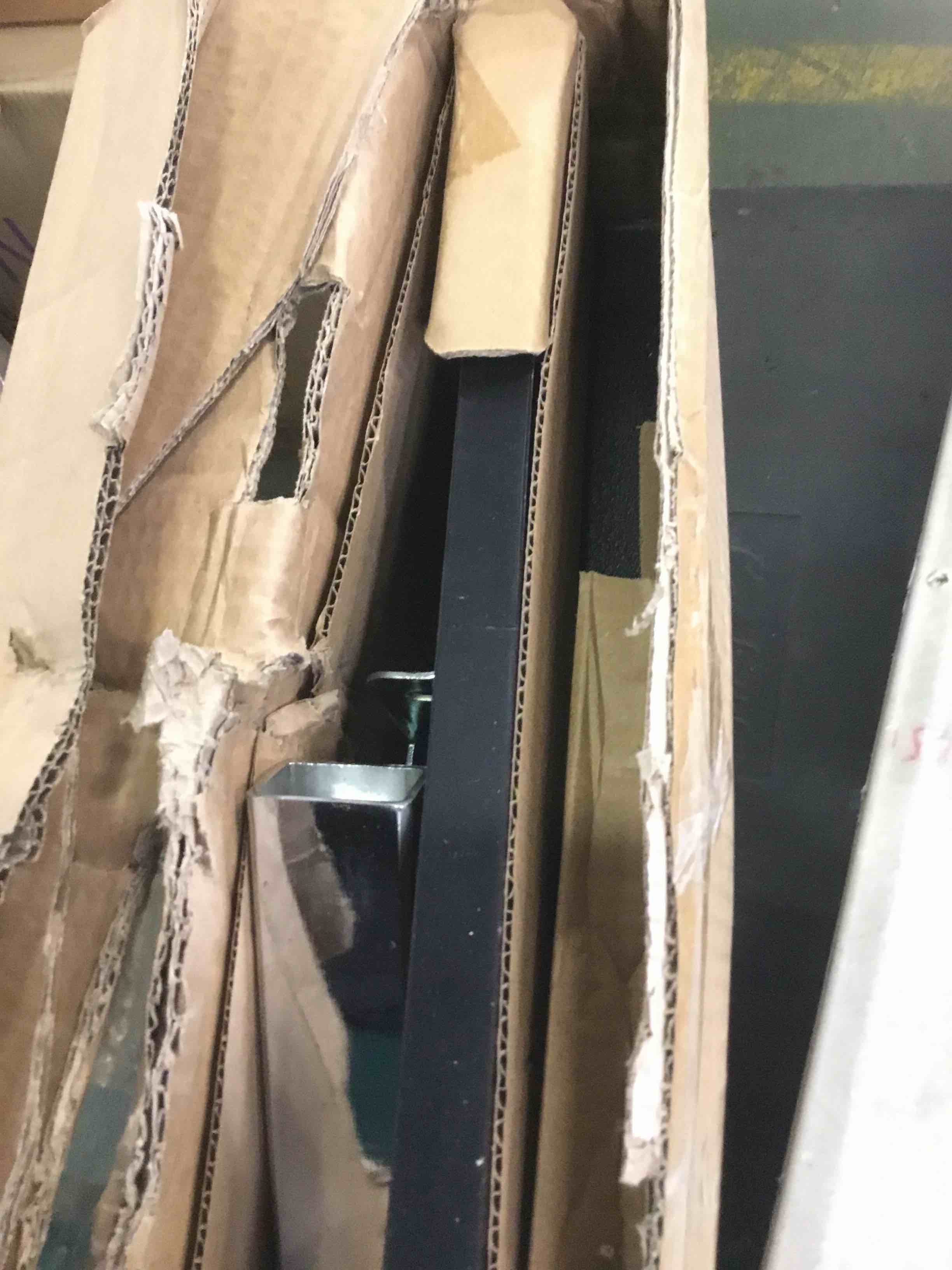 https://s3.amazonaws.com/lotting-images-prod/bidfta/BLU5856839_1704300603368.jpeg