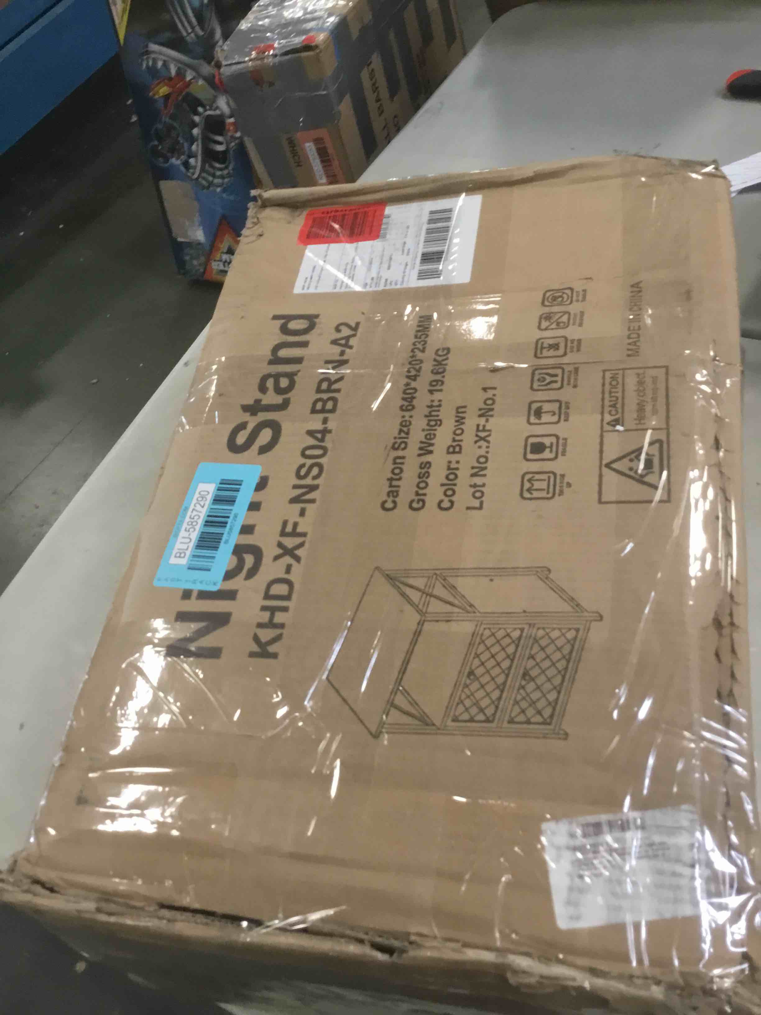 https://s3.amazonaws.com/lotting-images-prod/bidfta/BLU5857290_1704471476022.jpeg