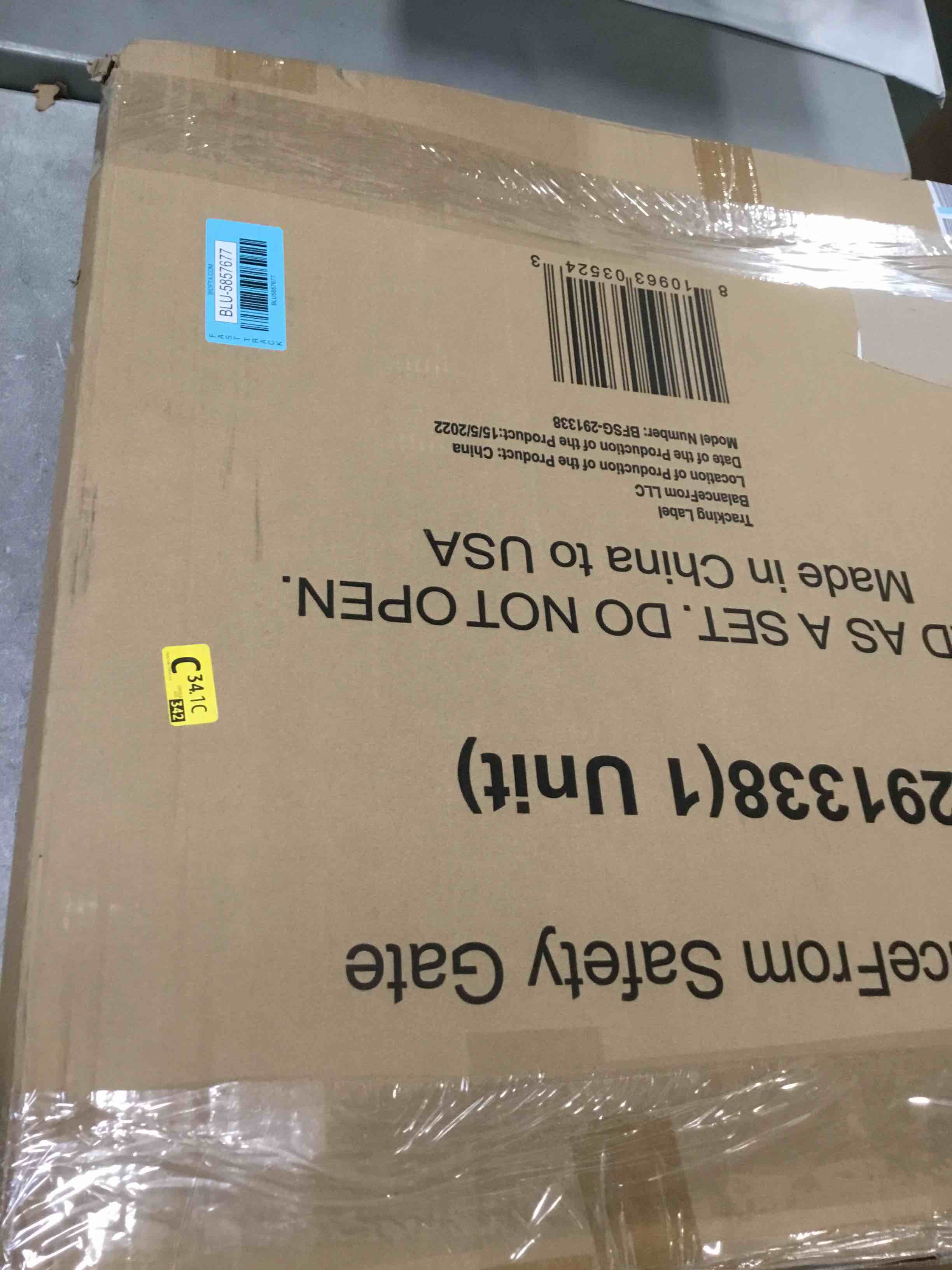 Assorted baby’s gate 