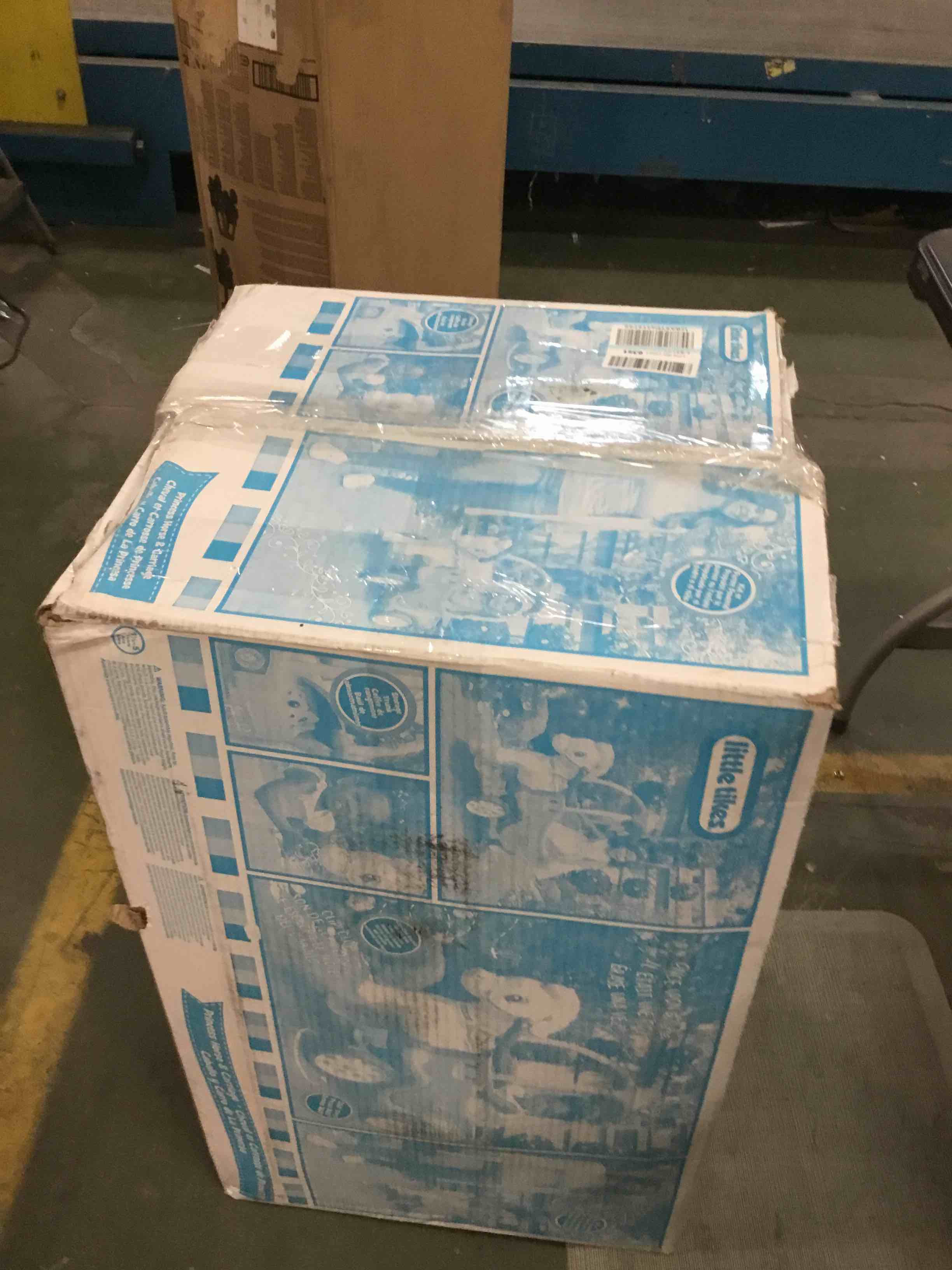 https://s3.amazonaws.com/lotting-images-prod/bidfta/BLU5857839_1705061787105.jpeg