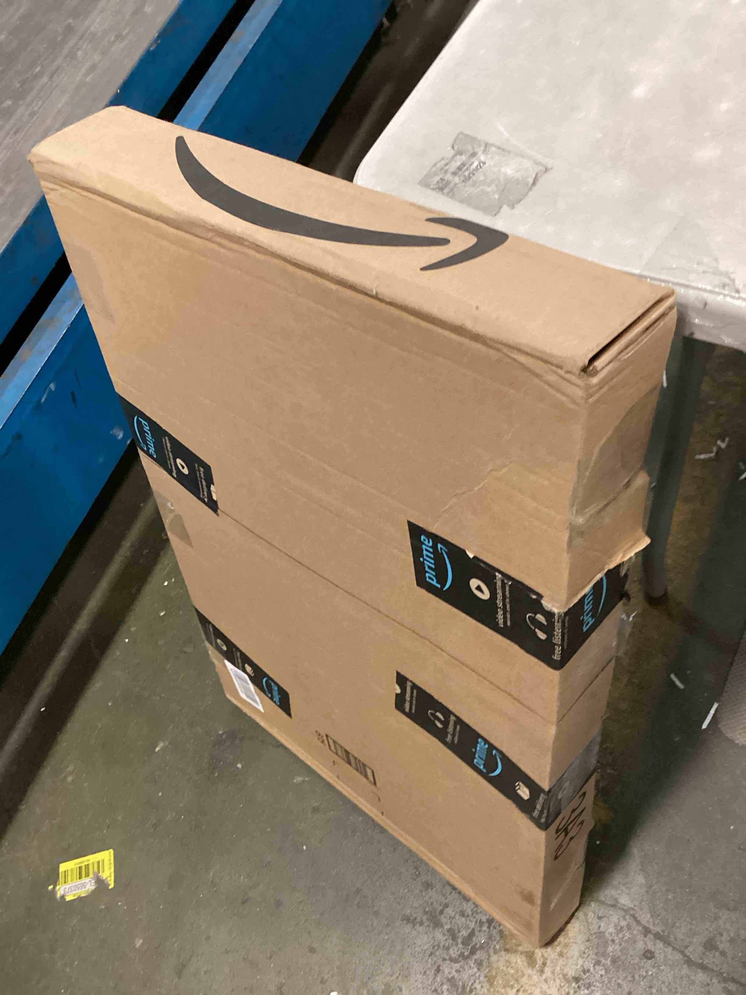 https://s3.amazonaws.com/lotting-images-prod/bidfta/BLU5858270_1703778709861.jpeg