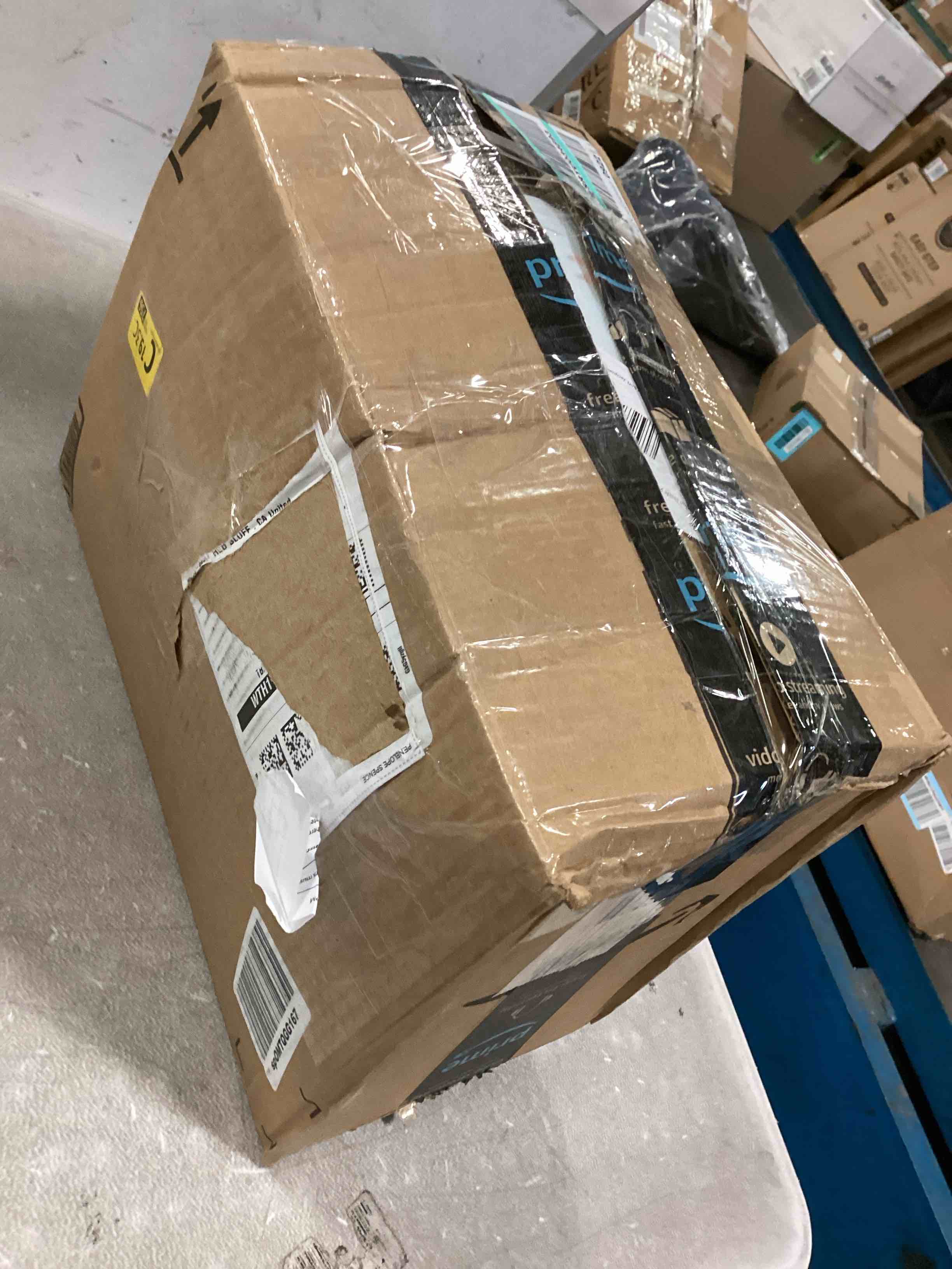 https://s3.amazonaws.com/lotting-images-prod/bidfta/BLU5858413_1703854592279.jpeg