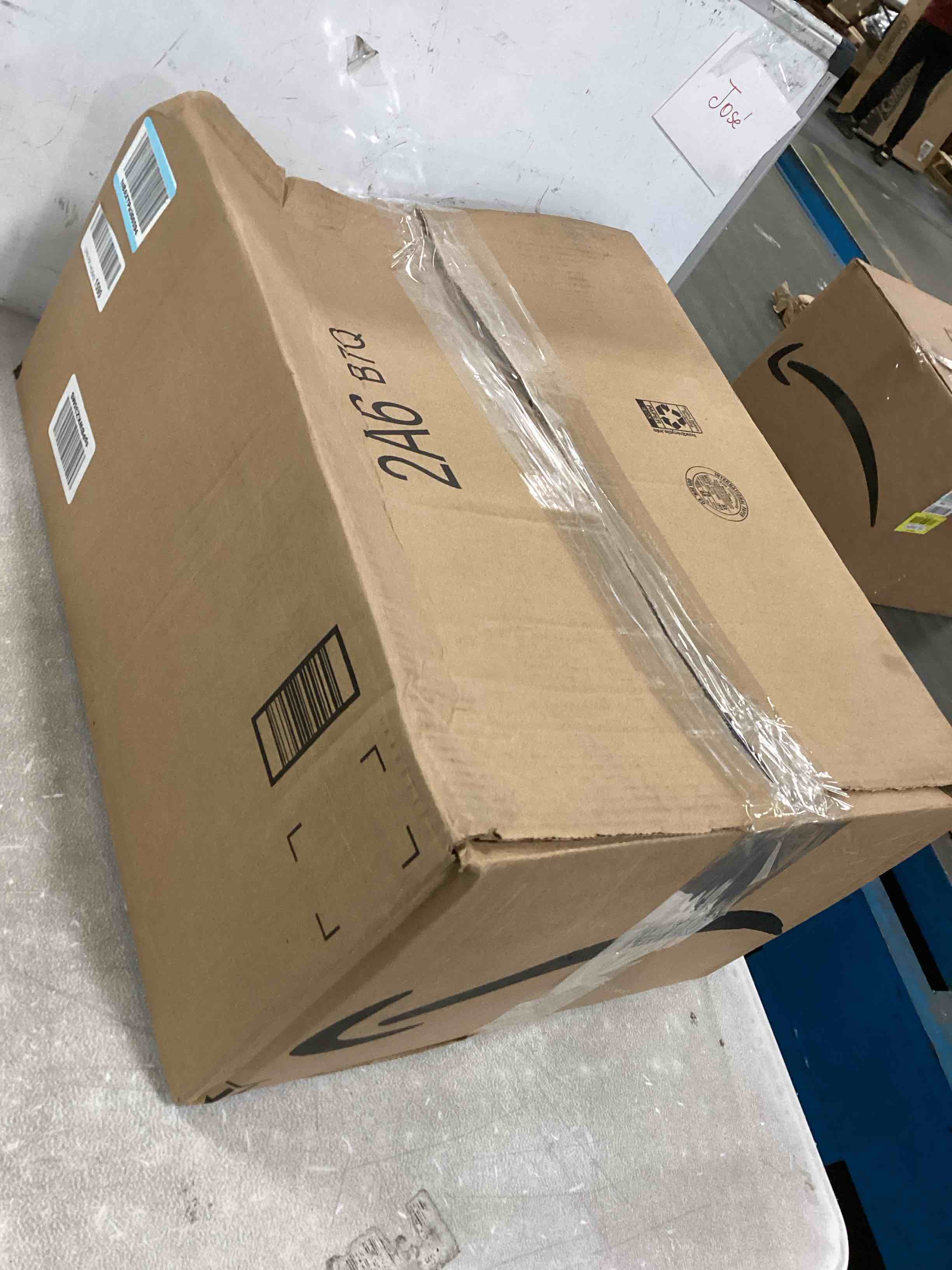 https://s3.amazonaws.com/lotting-images-prod/bidfta/BLU5858625_1703943578809.jpeg