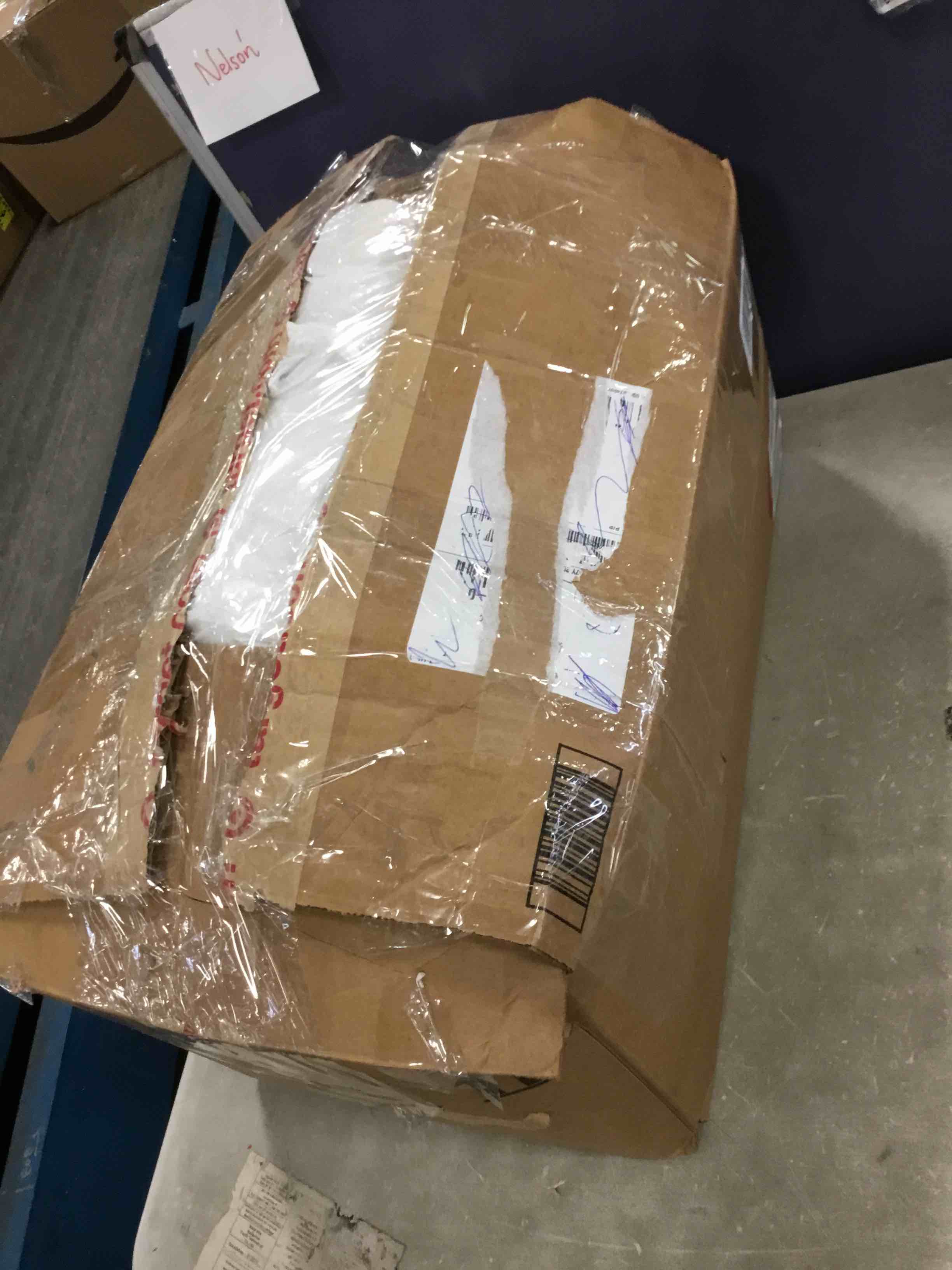 https://s3.amazonaws.com/lotting-images-prod/bidfta/BLU5858994_1704228816758.jpeg