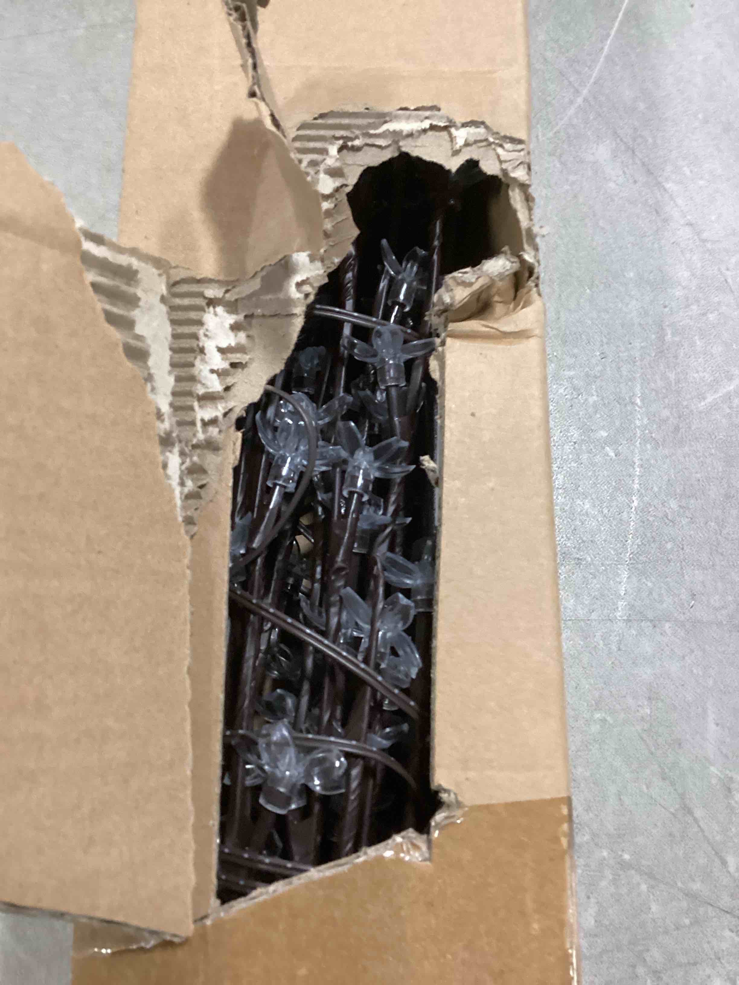 https://s3.amazonaws.com/lotting-images-prod/bidfta/BLU5859055_1704290164375.jpeg