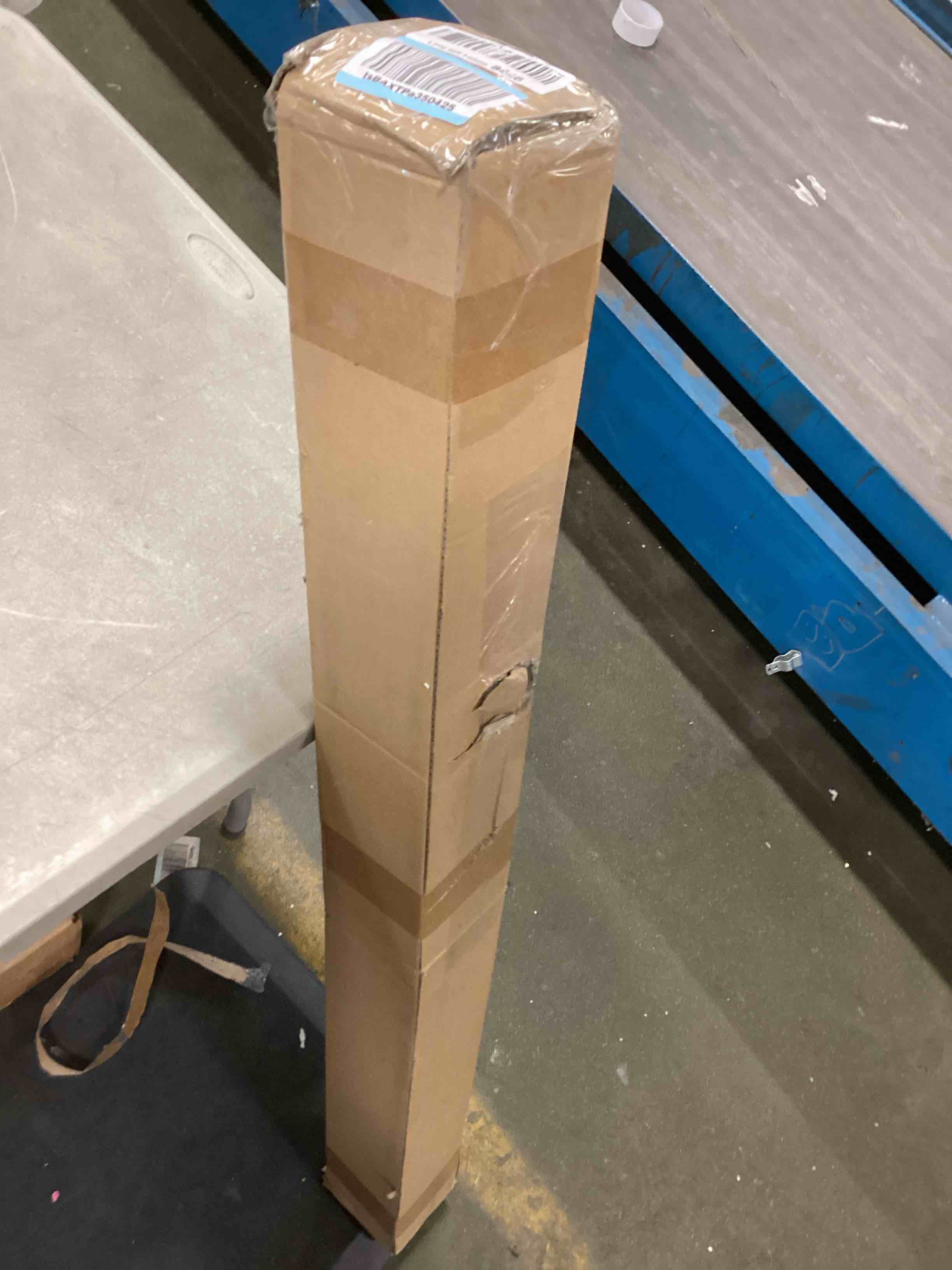https://s3.amazonaws.com/lotting-images-prod/bidfta/BLU5859055_1704290176231.jpeg