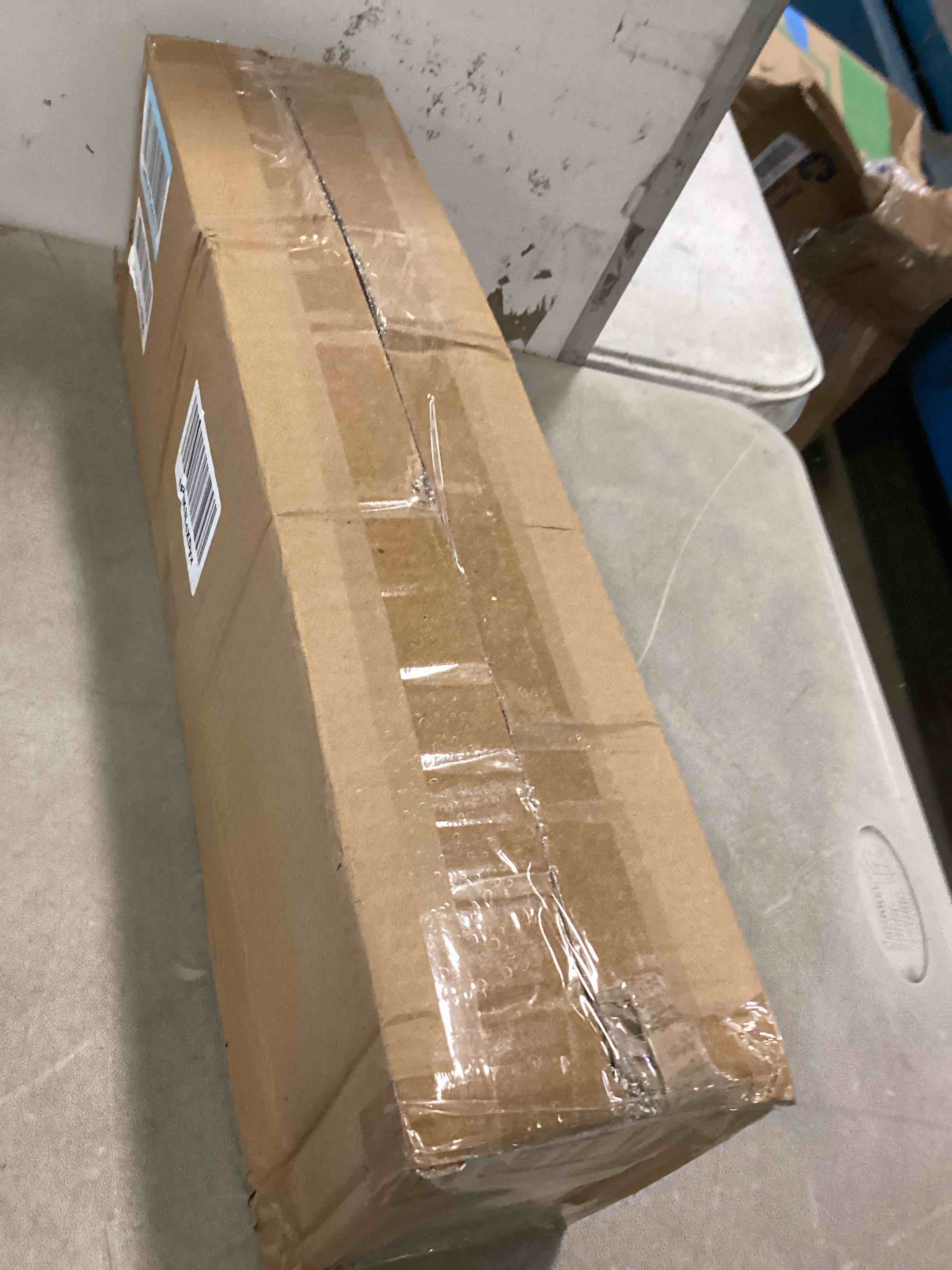 https://s3.amazonaws.com/lotting-images-prod/bidfta/BLU5859115_1704297353708.jpeg