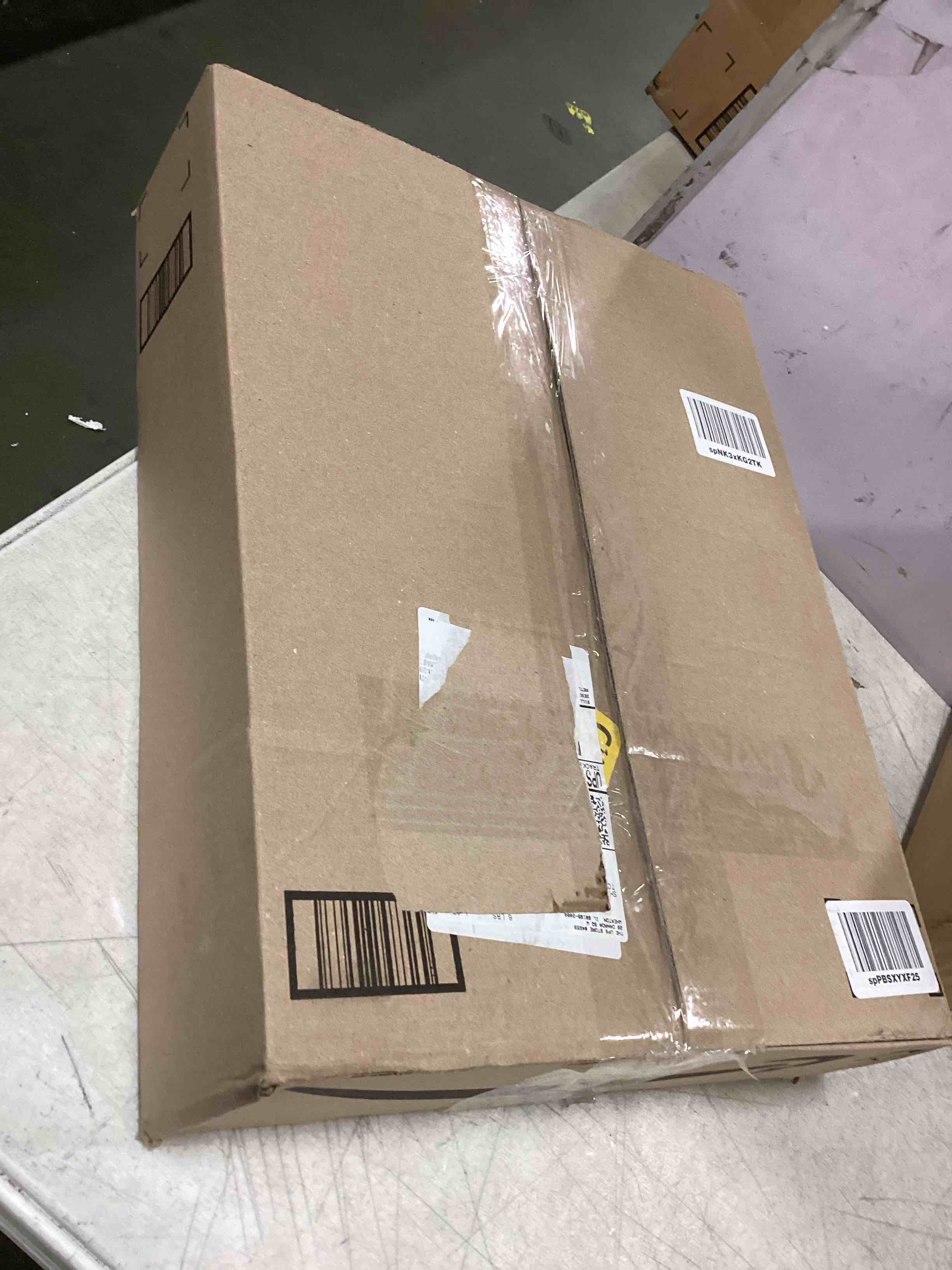 https://s3.amazonaws.com/lotting-images-prod/bidfta/BLU5859301_1704378478577.jpeg