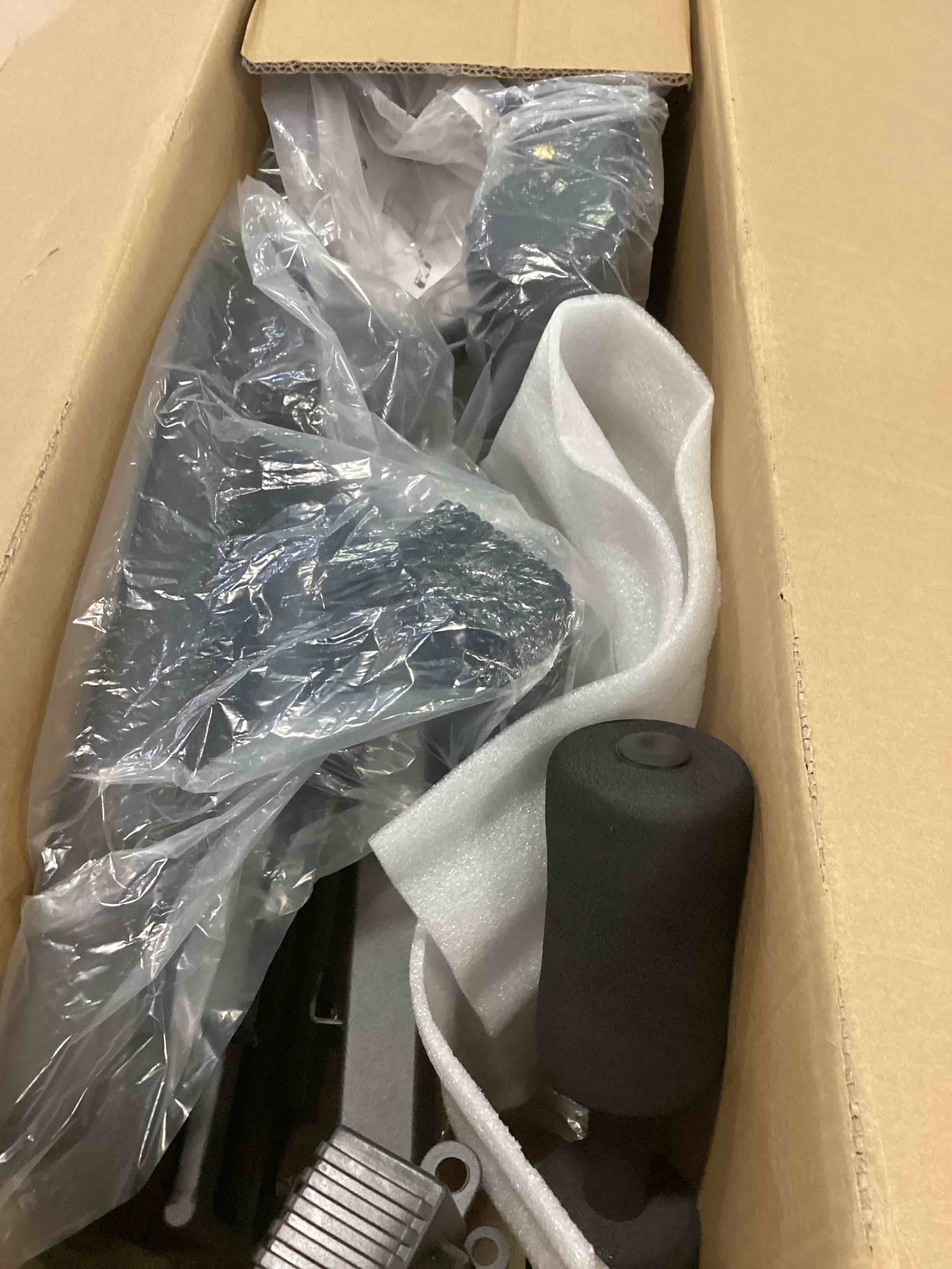 https://s3.amazonaws.com/lotting-images-prod/bidfta/BLU5859389_1704388523530.jpeg