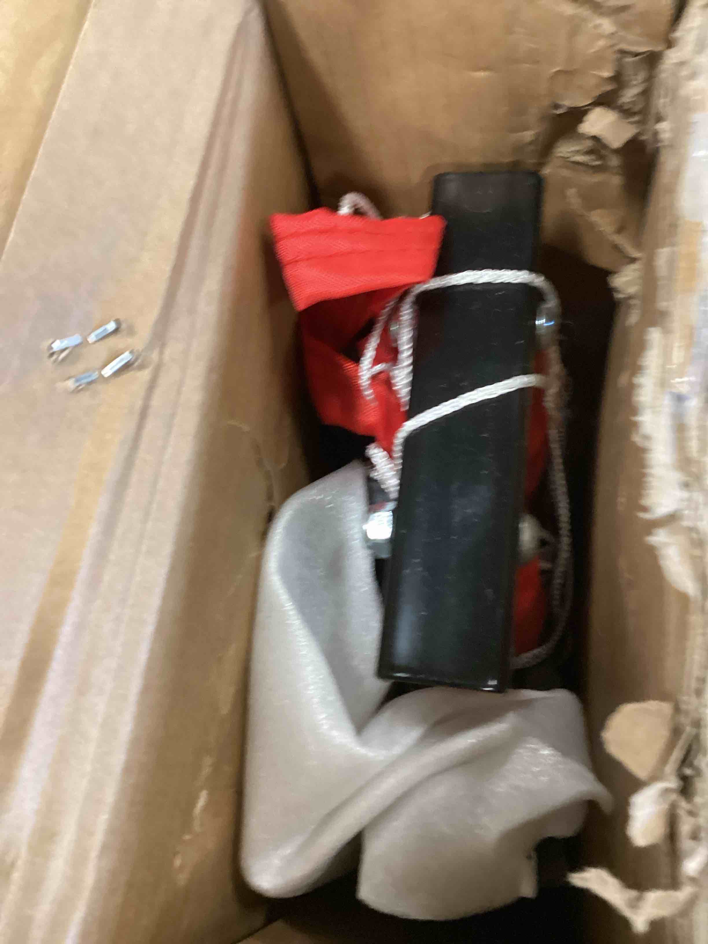 https://s3.amazonaws.com/lotting-images-prod/bidfta/BLU5859392_1704388872172.jpeg