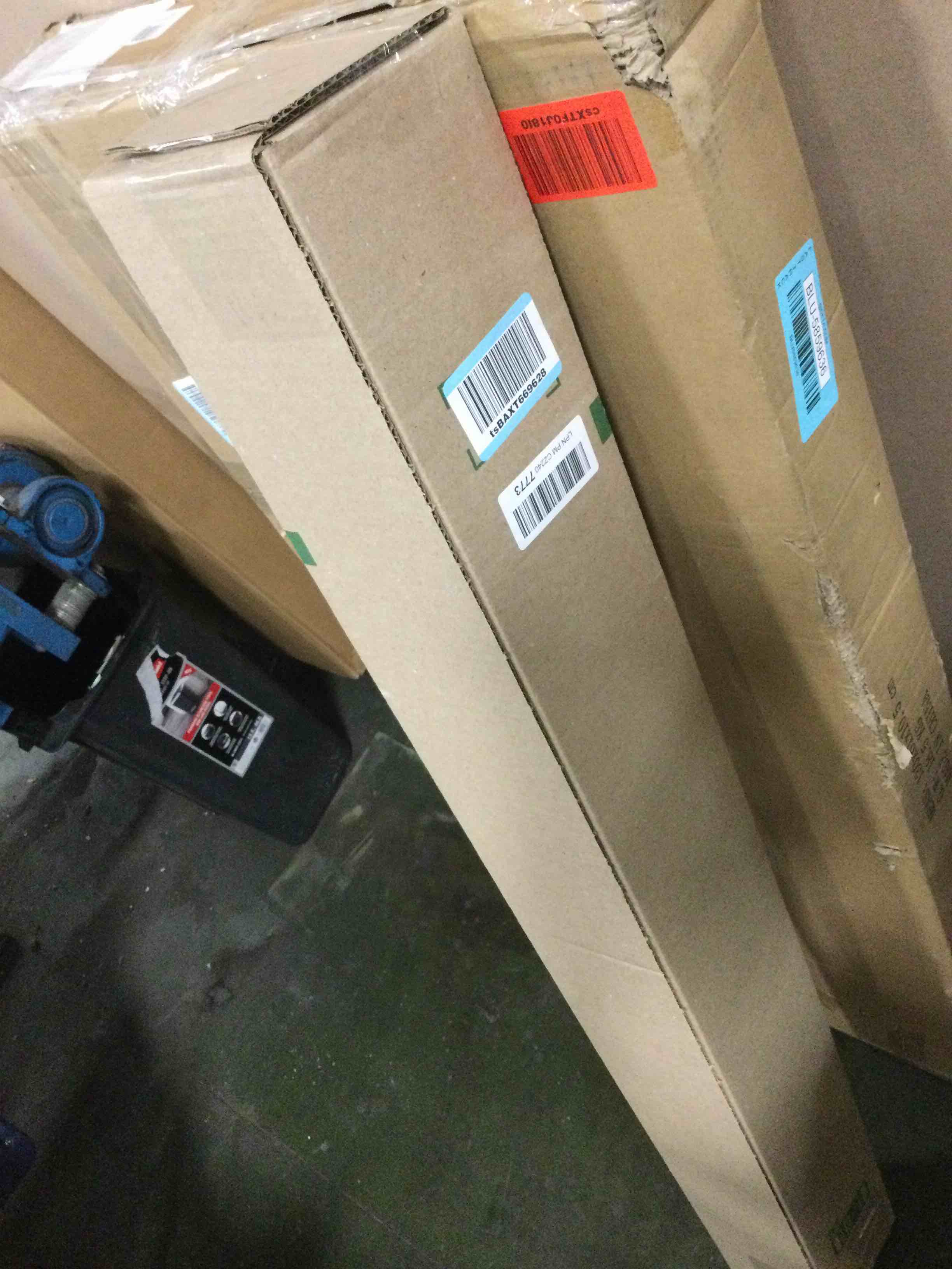 https://s3.amazonaws.com/lotting-images-prod/bidfta/BLU5859637_1704198764680.jpeg
