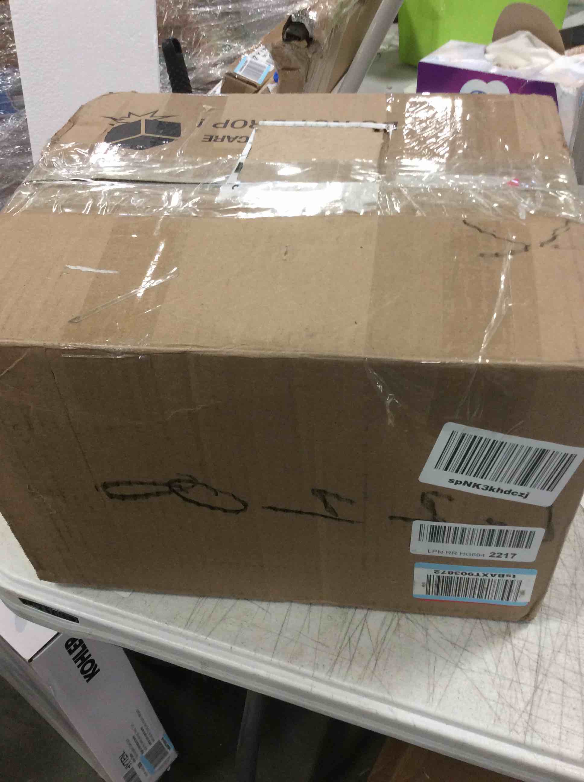 https://s3.amazonaws.com/lotting-images-prod/bidfta/BLU5859930_1704314749302.jpeg
