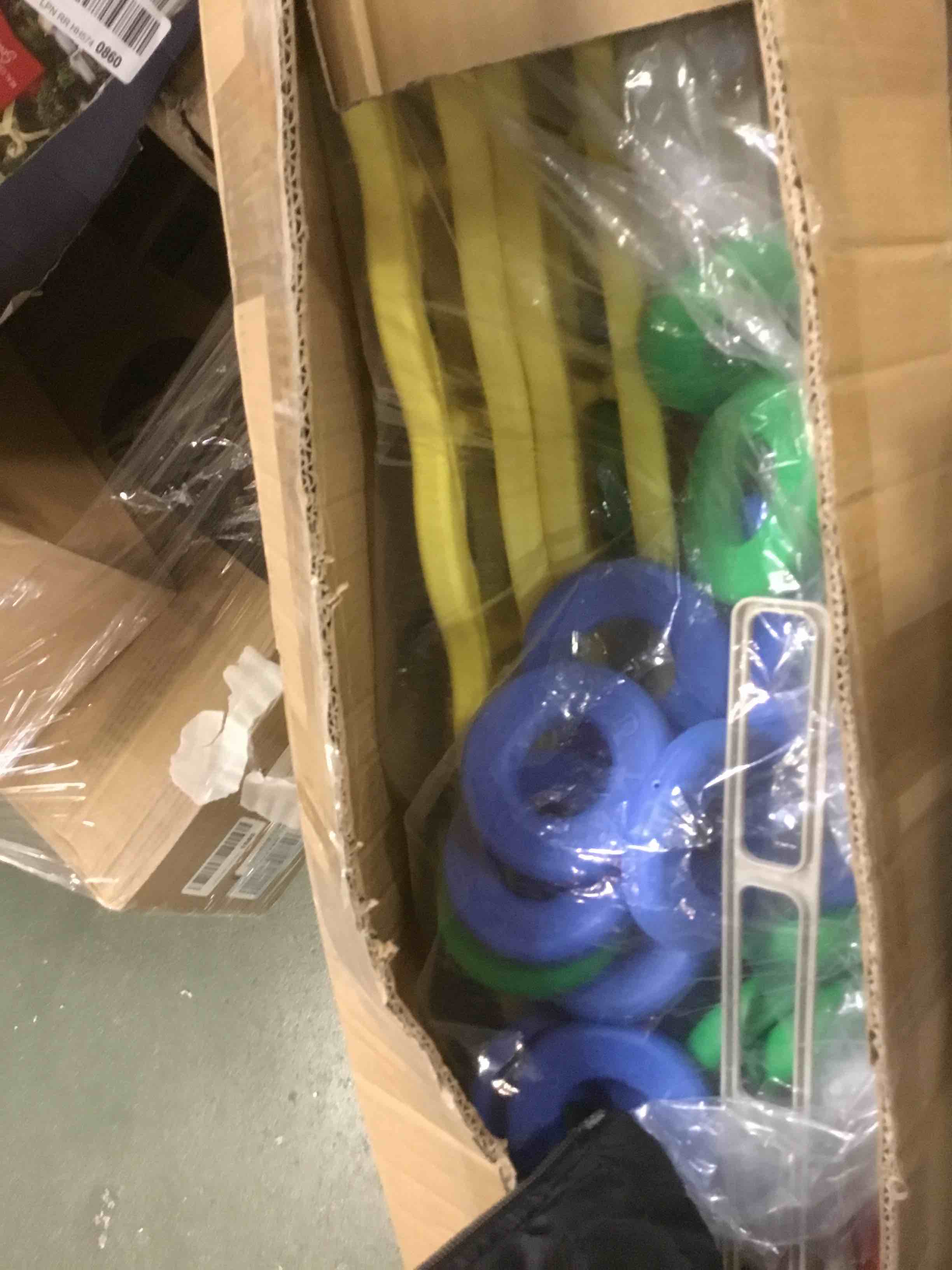 https://s3.amazonaws.com/lotting-images-prod/bidfta/BLU5860009_1704468696405.jpeg