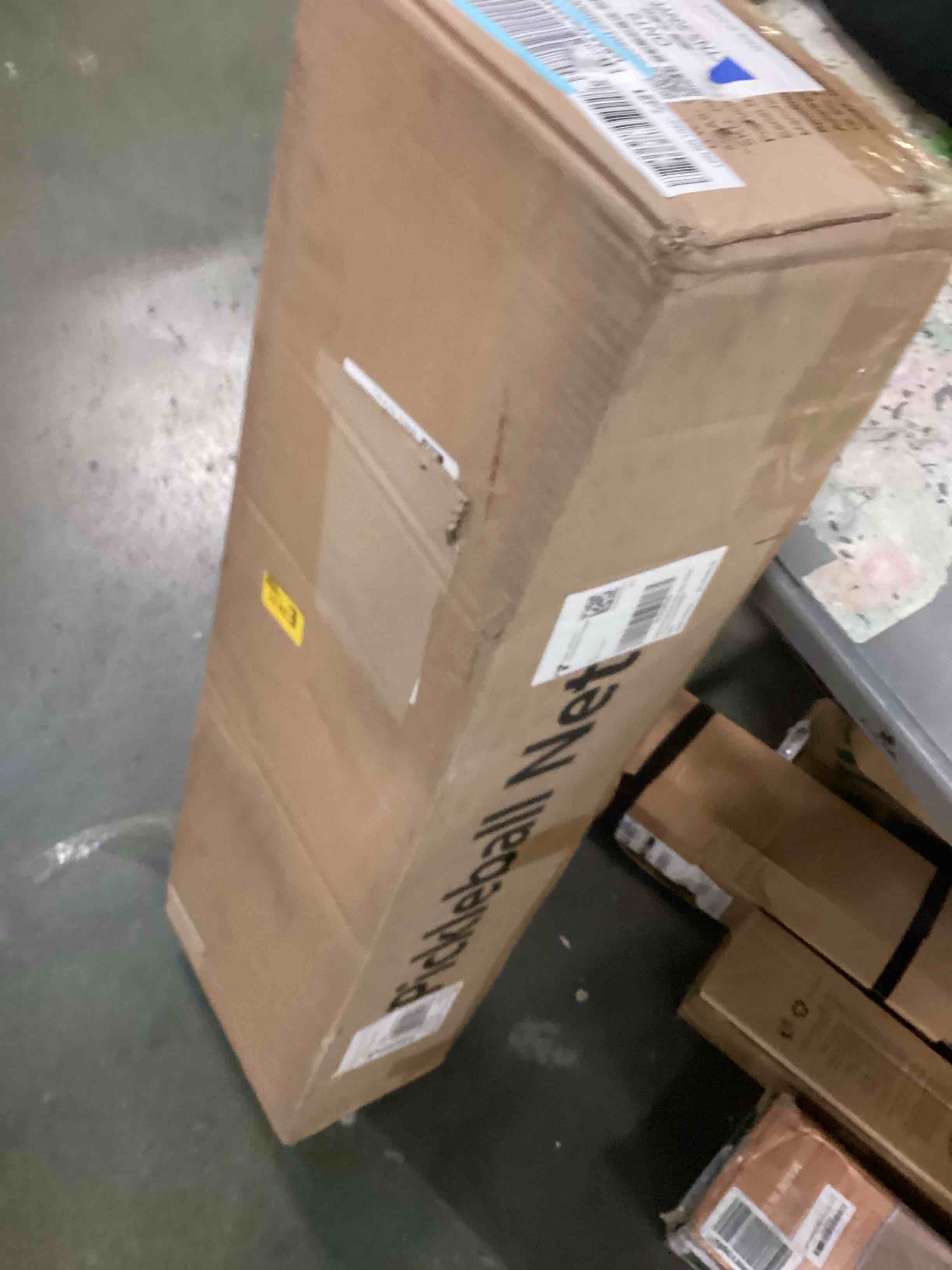 https://s3.amazonaws.com/lotting-images-prod/bidfta/BLU5860188_1704550748576.jpeg
