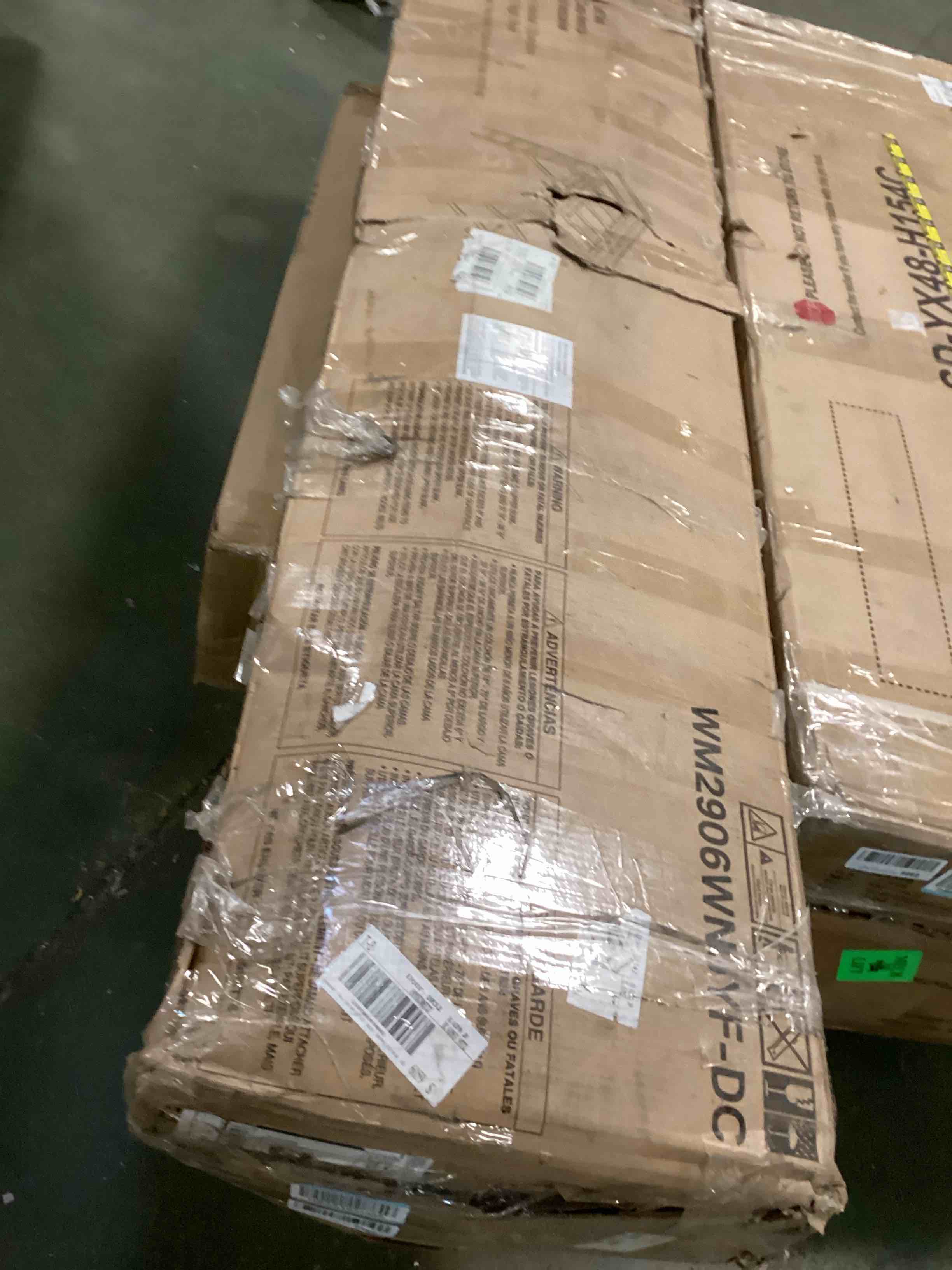https://s3.amazonaws.com/lotting-images-prod/bidfta/BLU5860199_1704551272505.jpeg