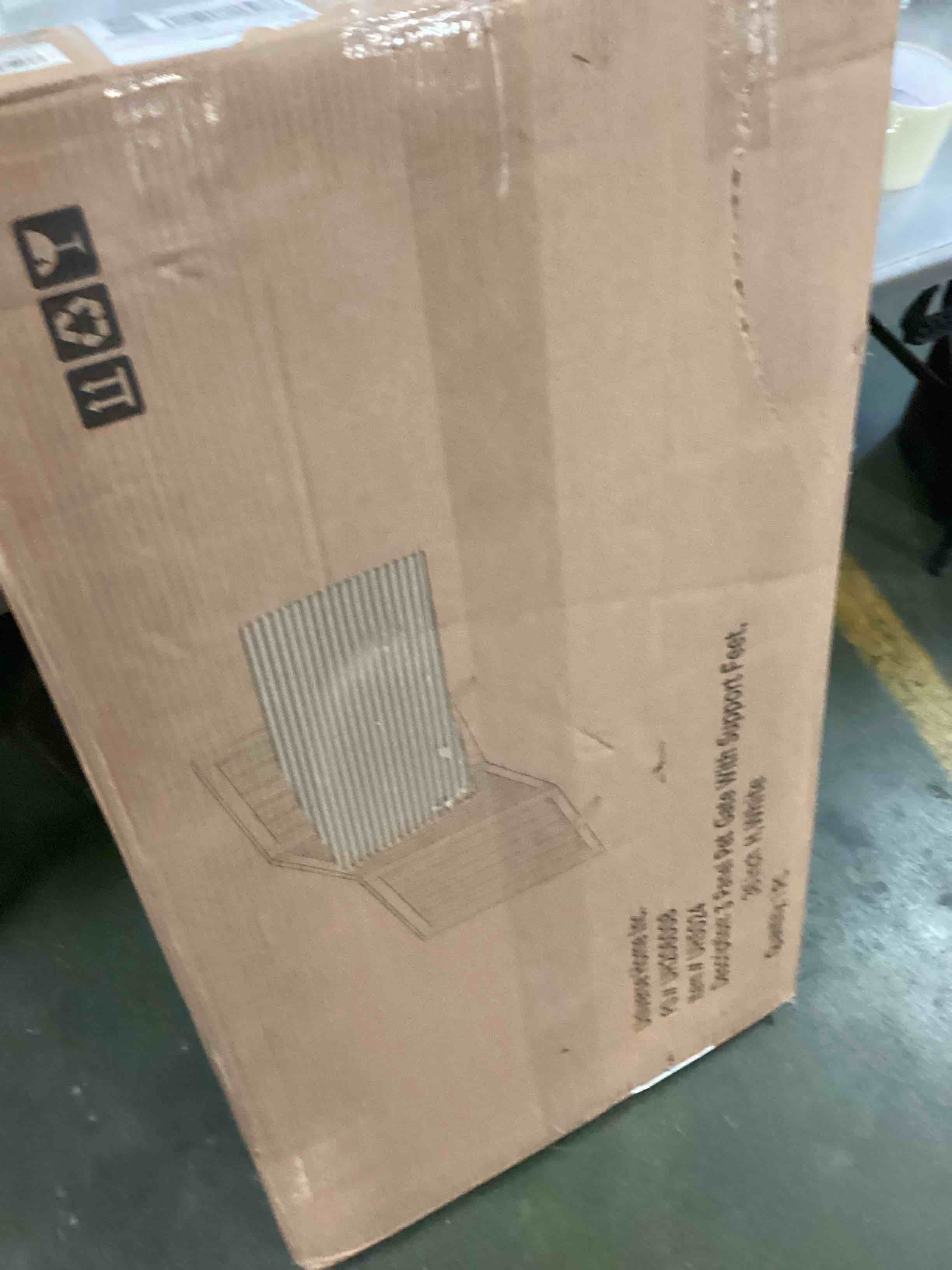 https://s3.amazonaws.com/lotting-images-prod/bidfta/BLU5860233_1704555984920.jpeg