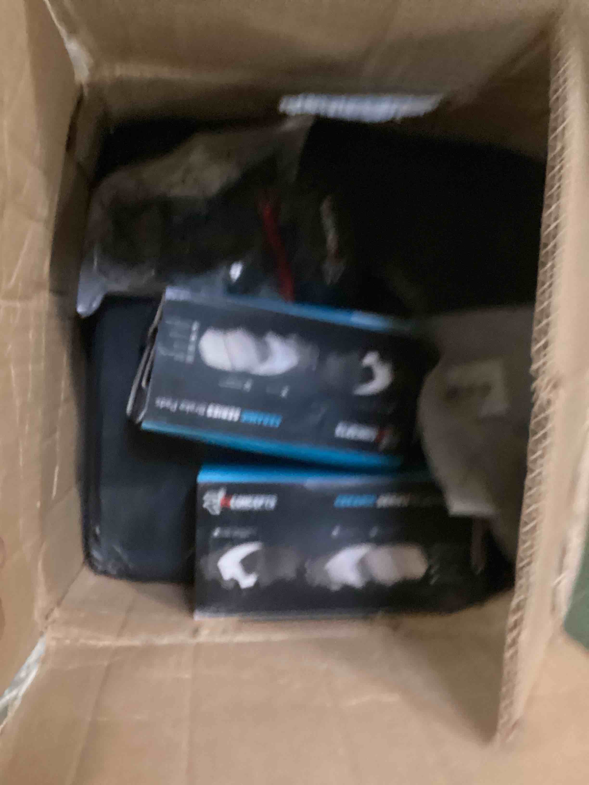 https://s3.amazonaws.com/lotting-images-prod/bidfta/BLU5860267_1704560184727.jpeg